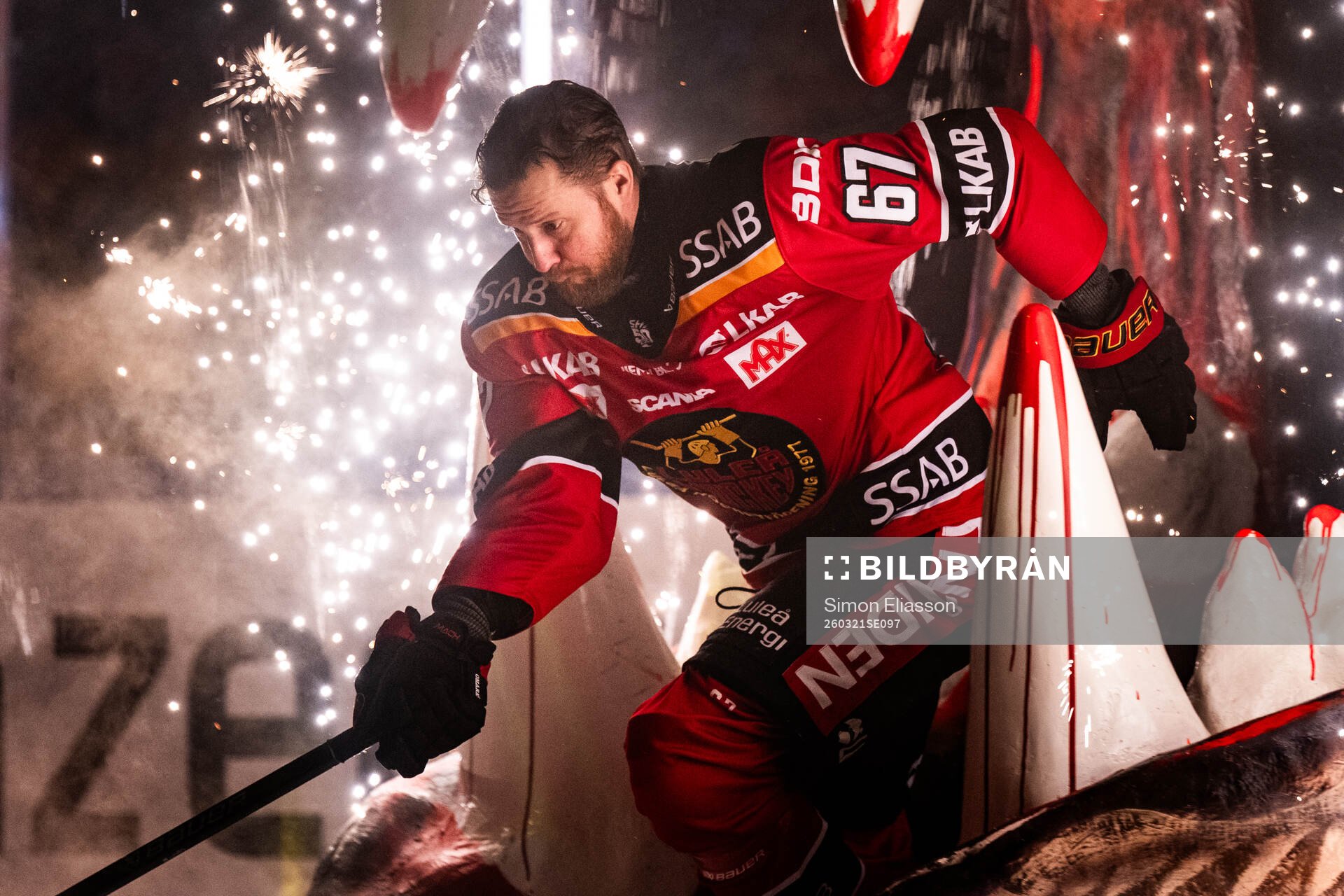 Luleås Linus Omark åker genom björngapet