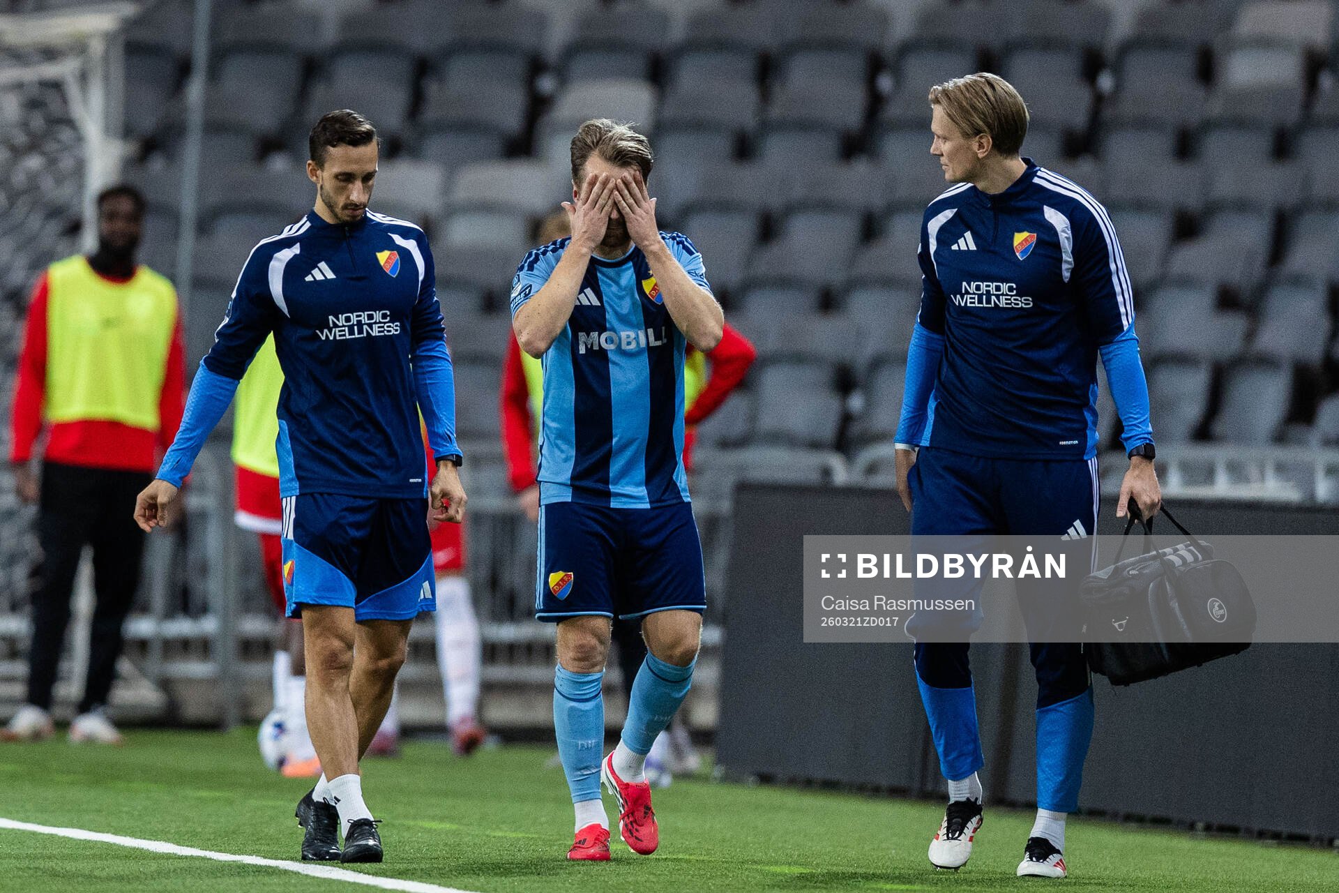 Djurgårdens Jacob Une går av planen
