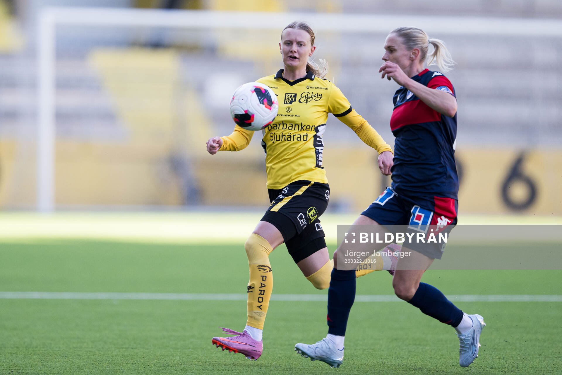 Elfsborgs Hanna Jiozon och Linköpings Jonna Andersson