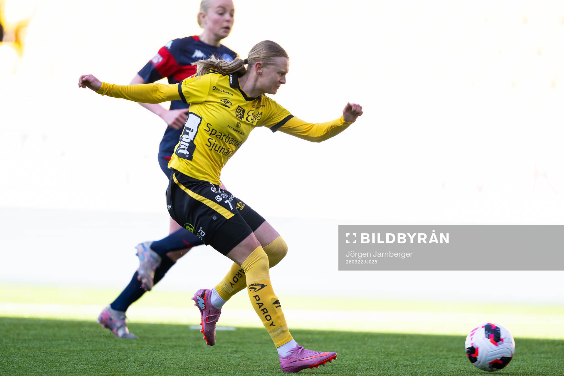 Elfsborgs Hanna Jiozon skjuter 1-0