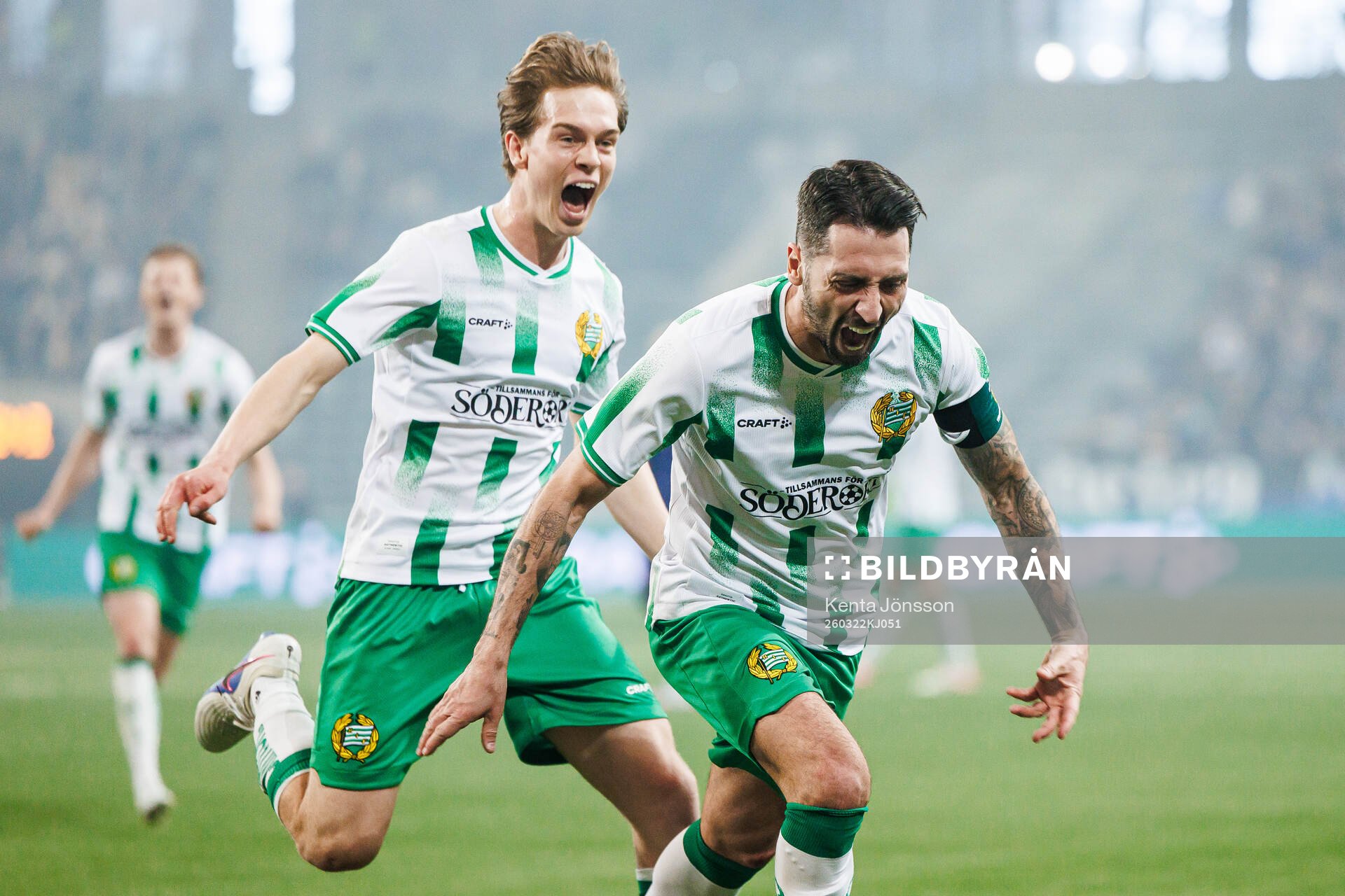 Hammarbys Nahir Besara och Oscar Steinke Brånby jublar