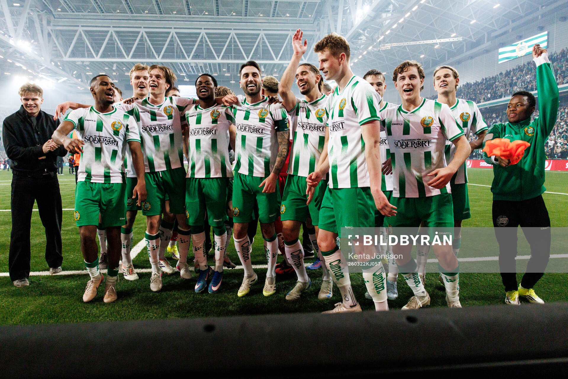 Spelare ur Hammarby jublar