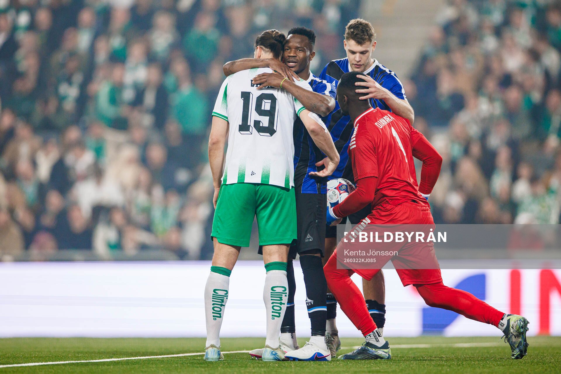 Hammarbys Nikola Vasic och Sirius Mohamed Soumah