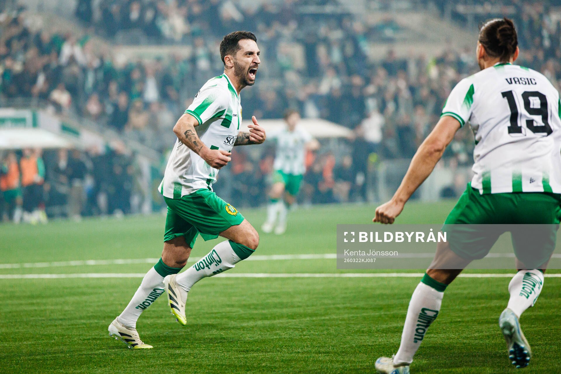 Hammarbys Nahir Besara jublar