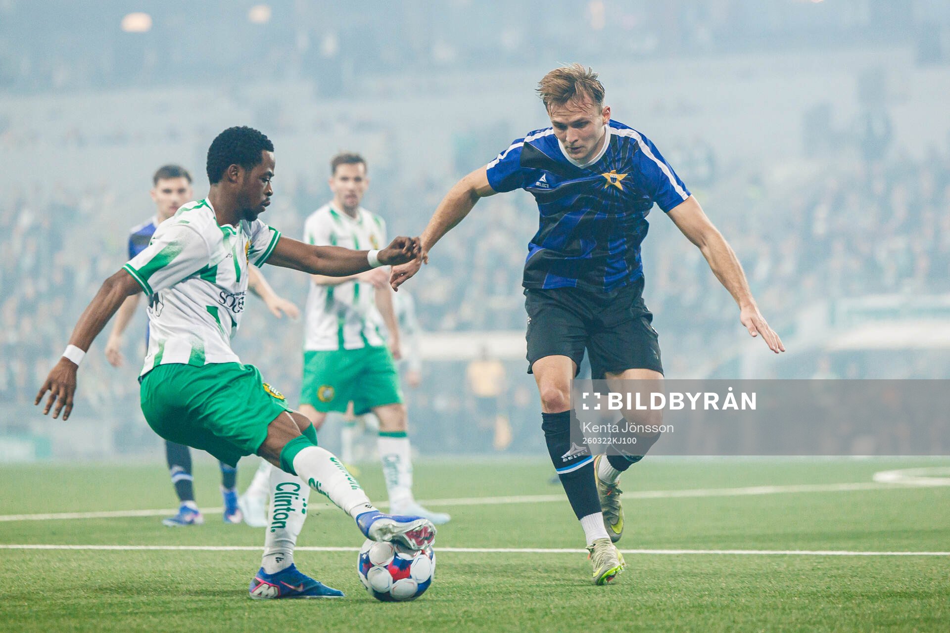 Hammarbys Frank Junior Adjei och Sirius Oscar Krusnell