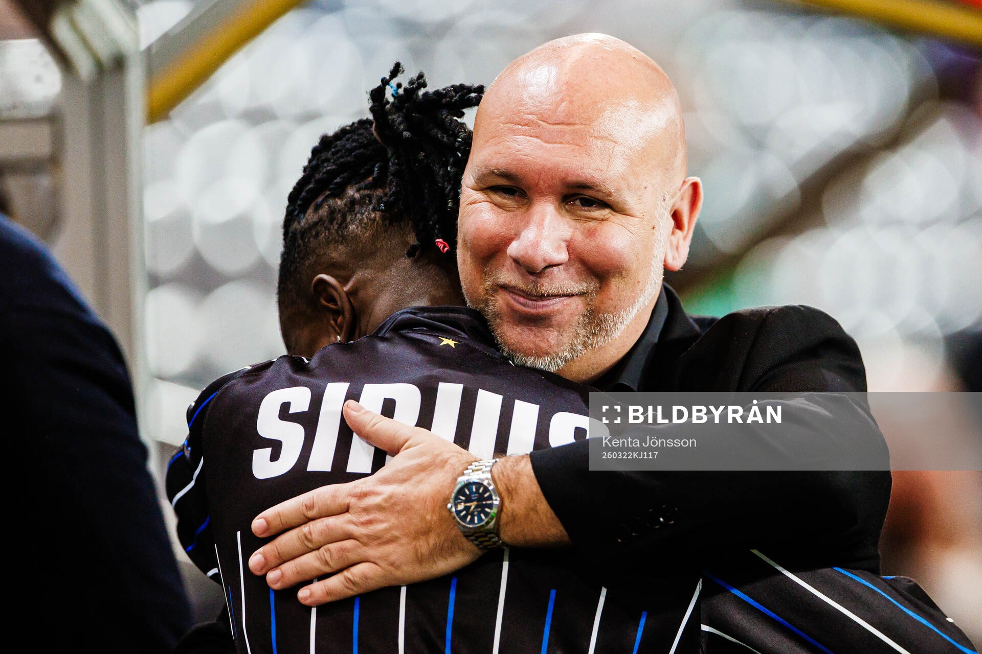 Hammarbys sportchef Mikael Hjelmberg och Sirius Odera