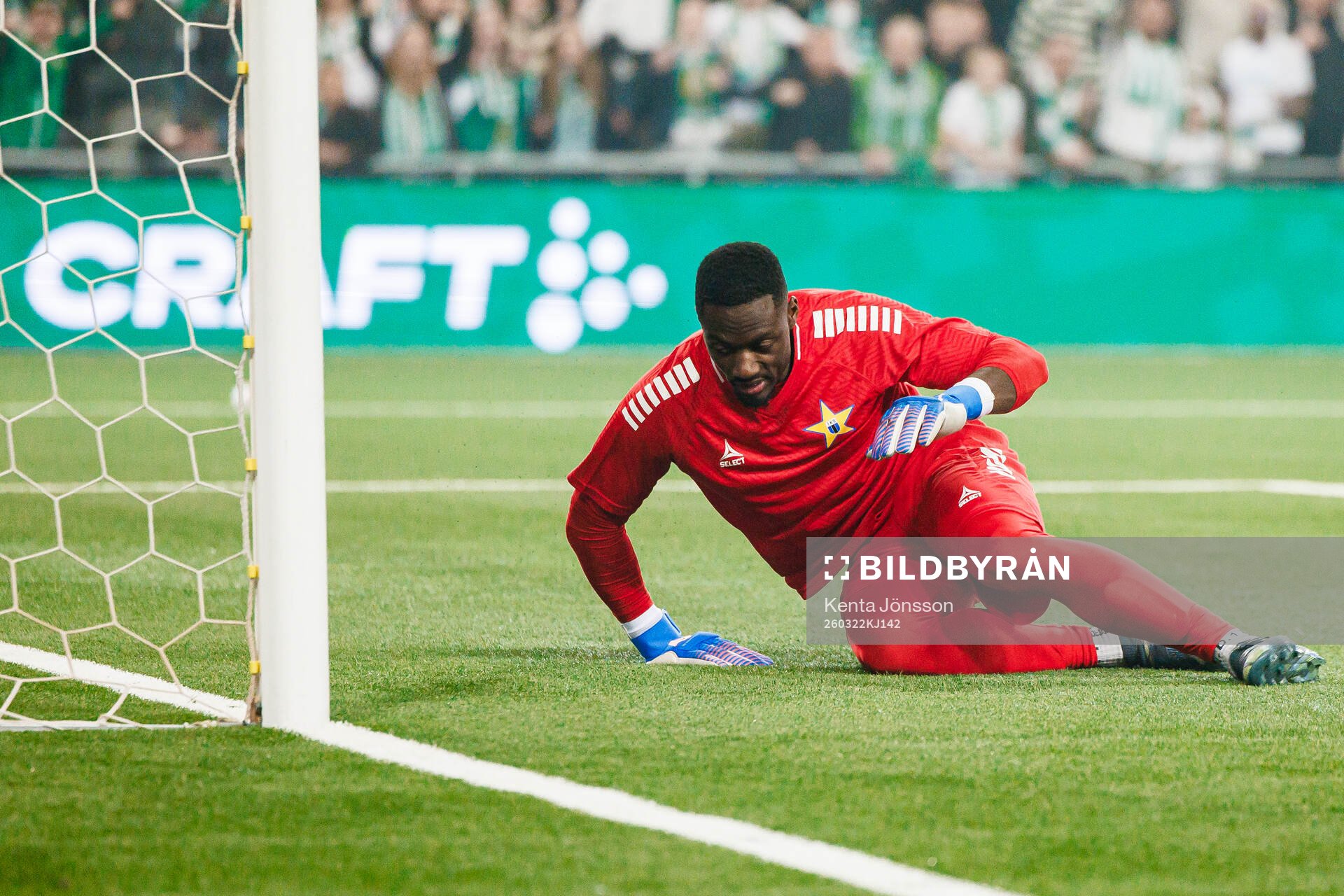 Sirius målvakt Ismael Diawara deppar