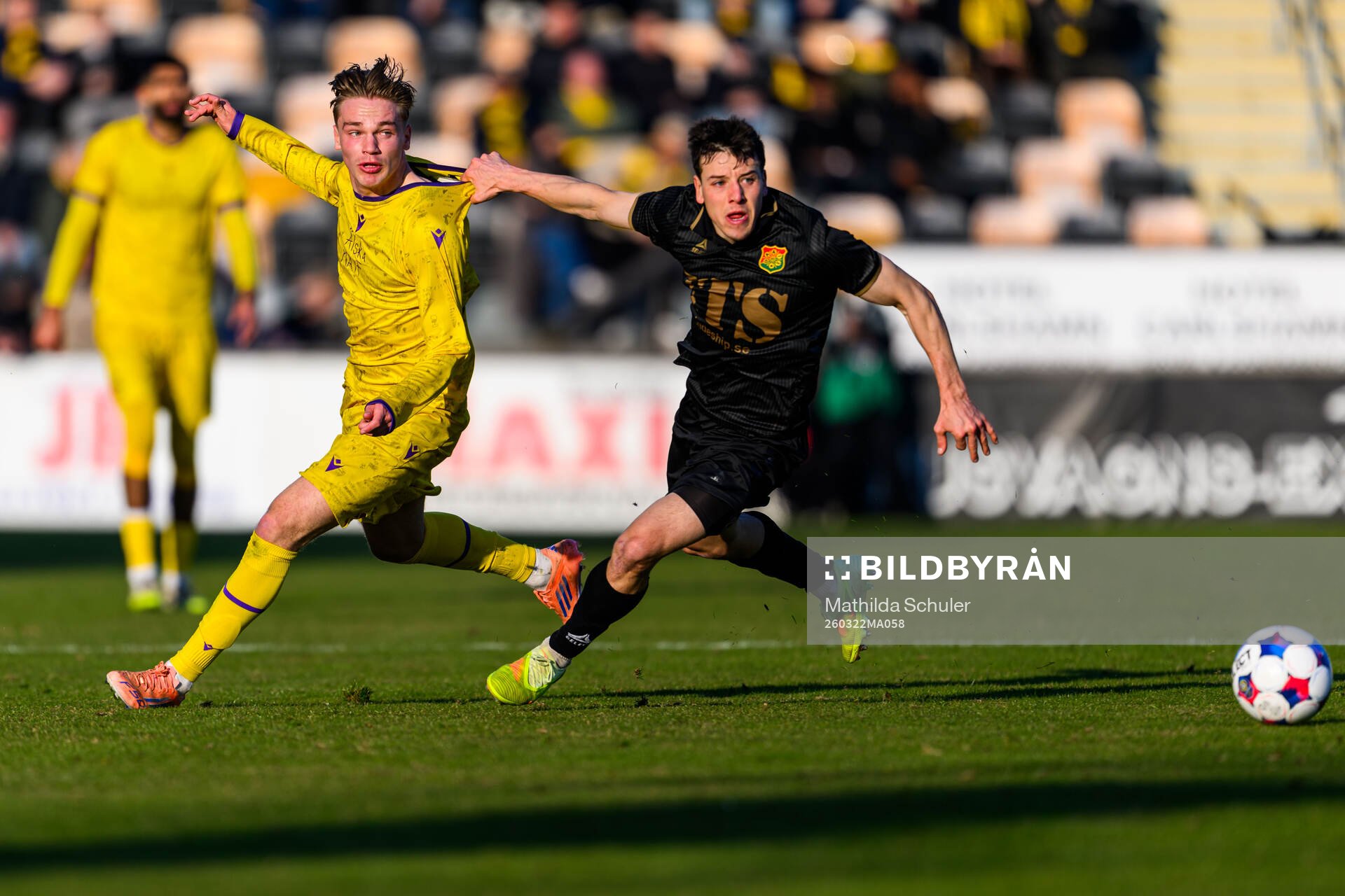Mjällbys Jeppe Kjaer och GAISs Matteo De Brienne