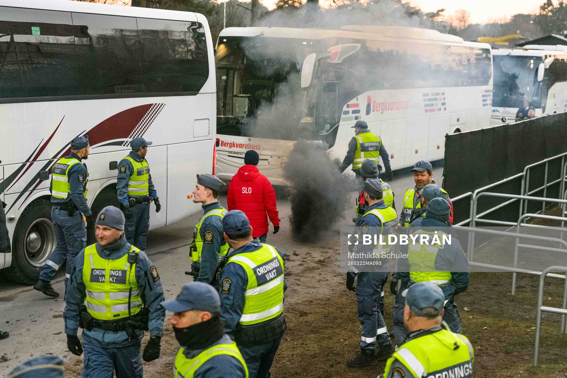 Rökgranat vid ordningsvakter