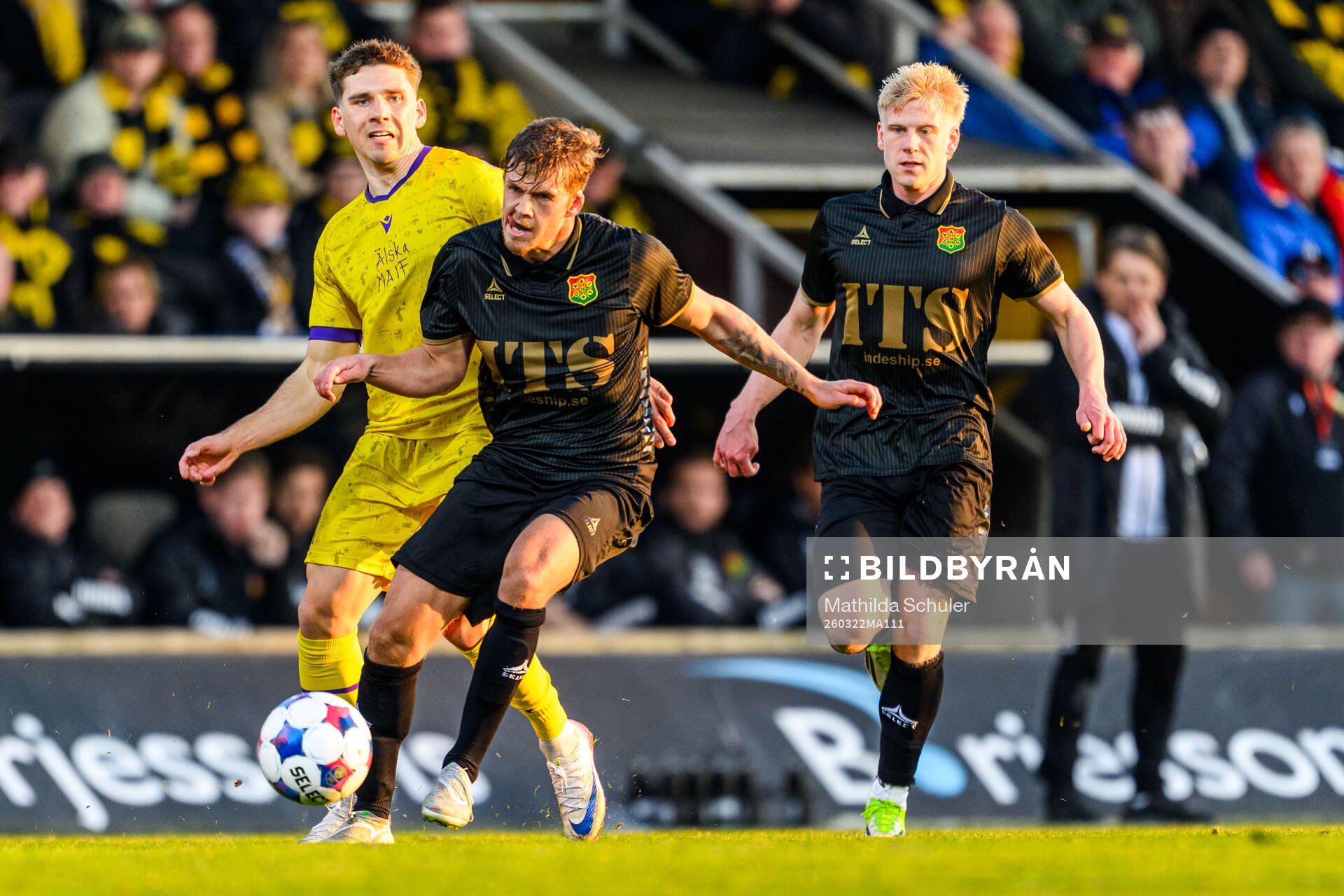 Mjällbys Timo Stavitski och GAISs Kevin Holmén