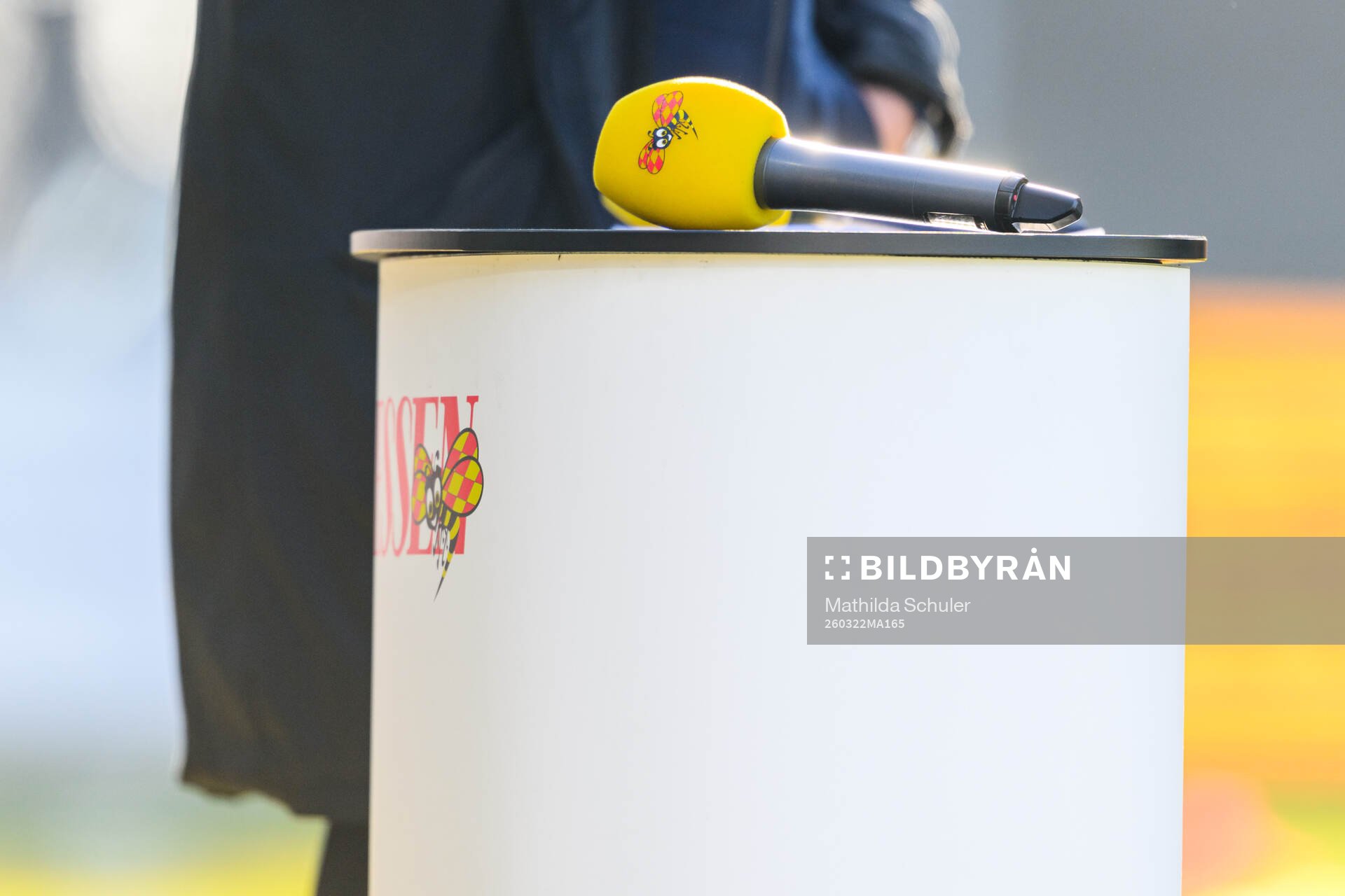 En mikrofon med Expressens logotyp