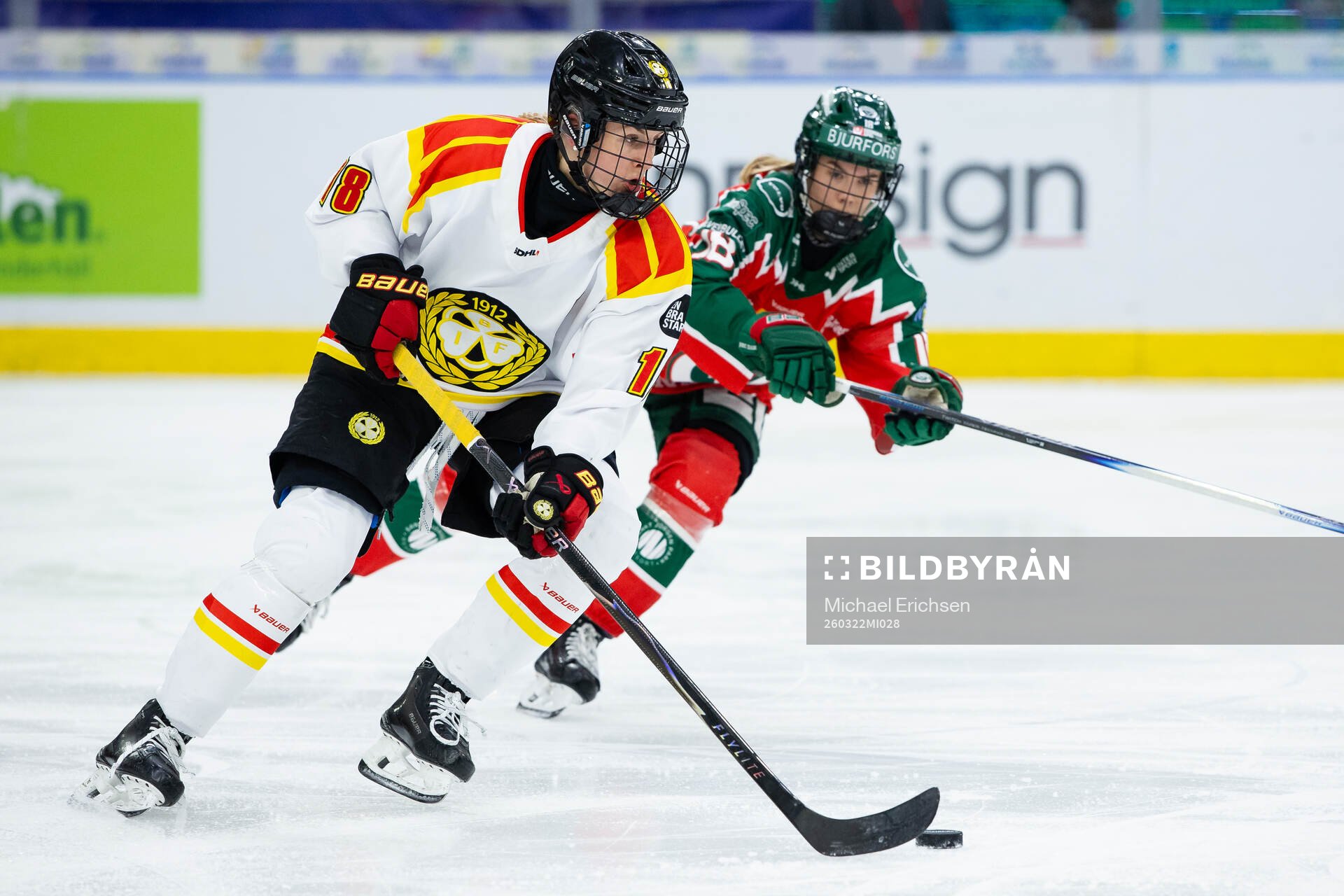 Brynäs Jenniina Nylund och Frölundas Elisa Holopainen