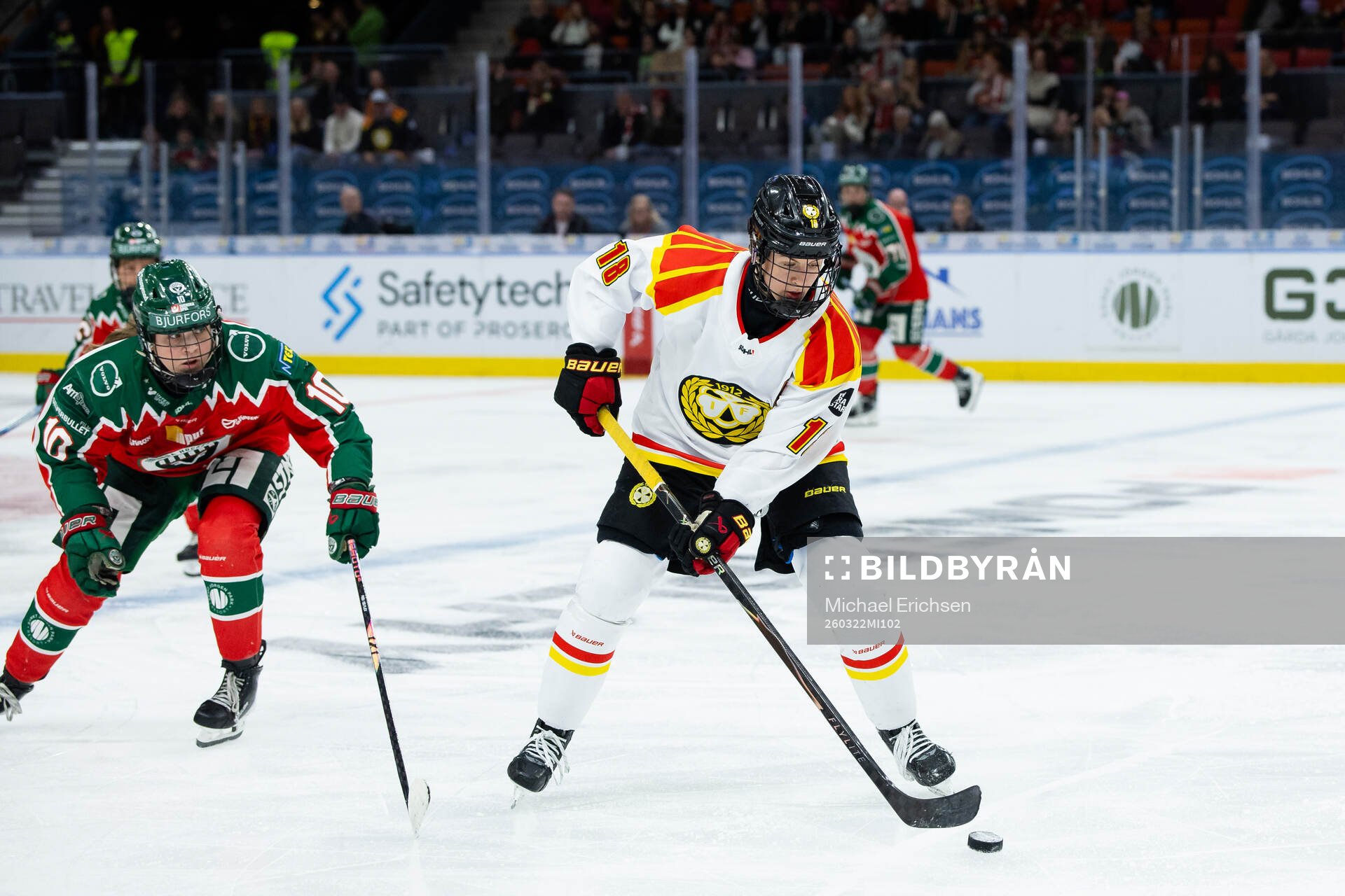 Frölundas Emilia Vesa och Brynäs Jenniina Nylund