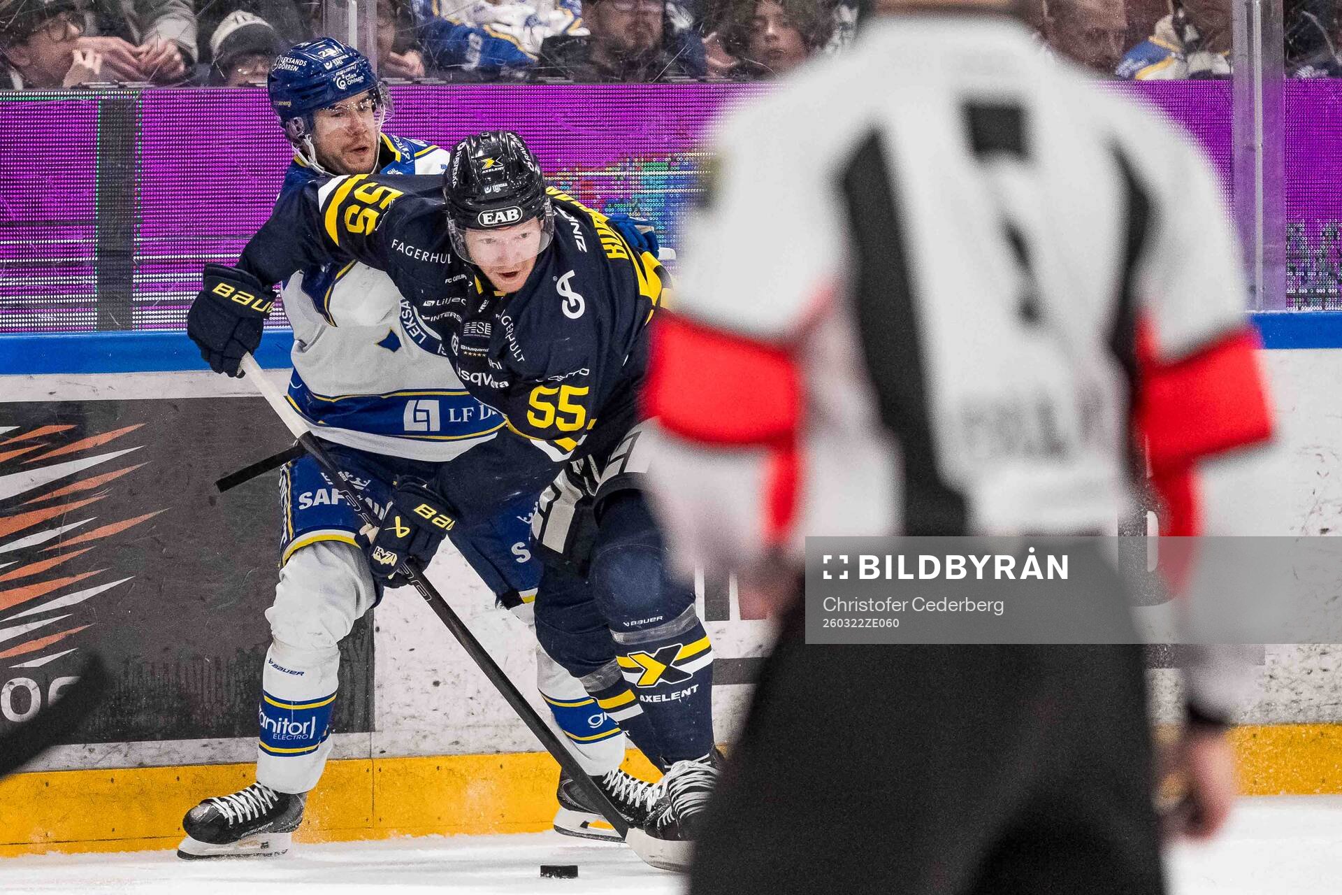 Domare övervakar Leksands Michael Lindqvist och HV71s