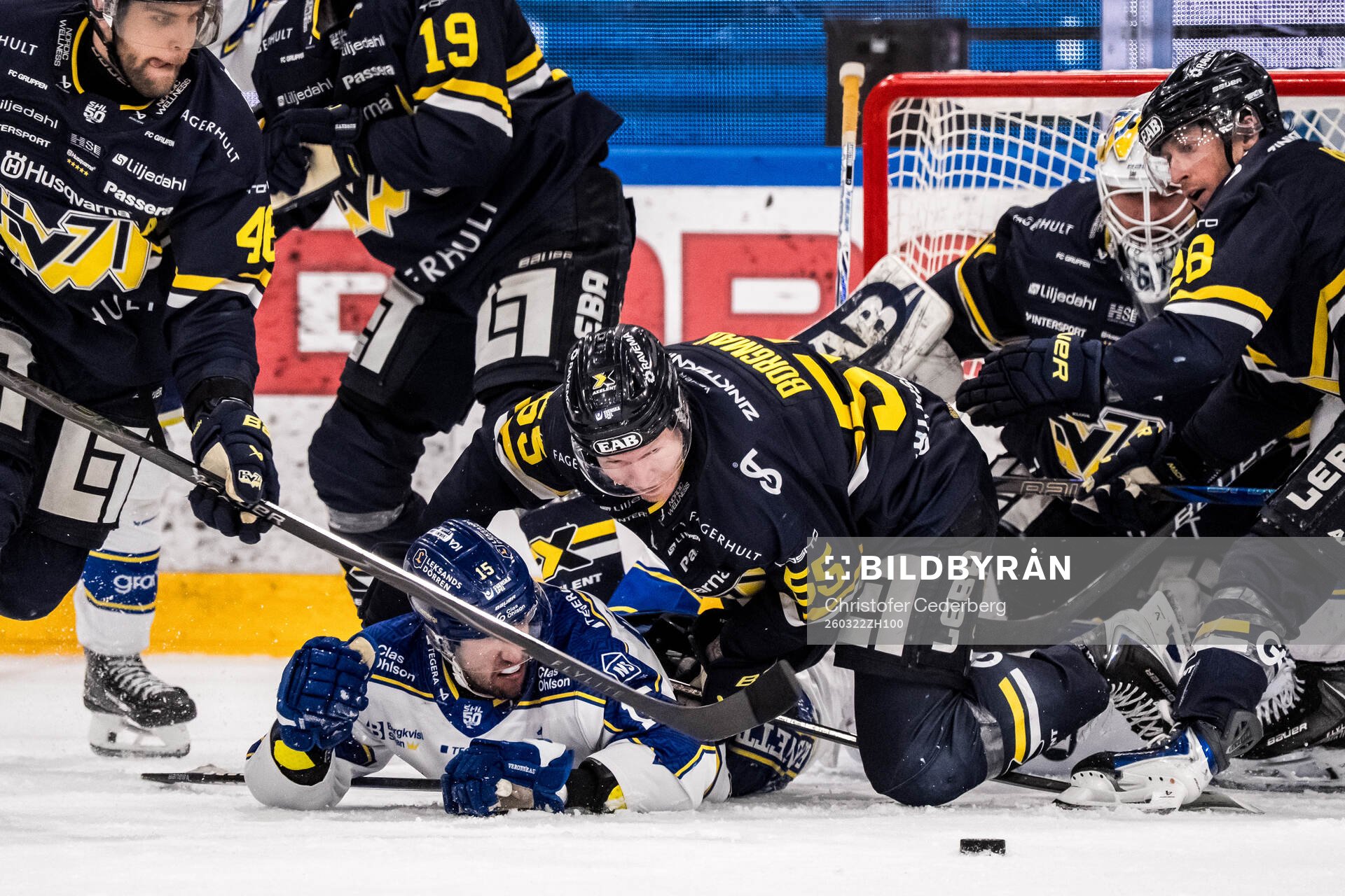 Leksands Max Veronneau och HV71s Andreas Borgman