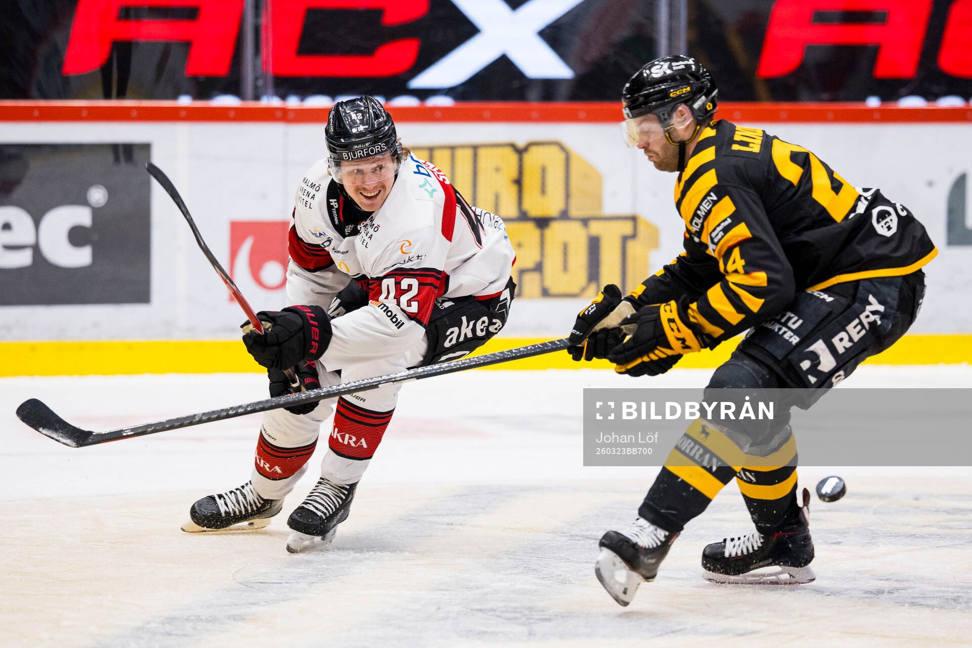 Malmö Redhawks Robin Salo och Skellefteås Oscar Lindberg