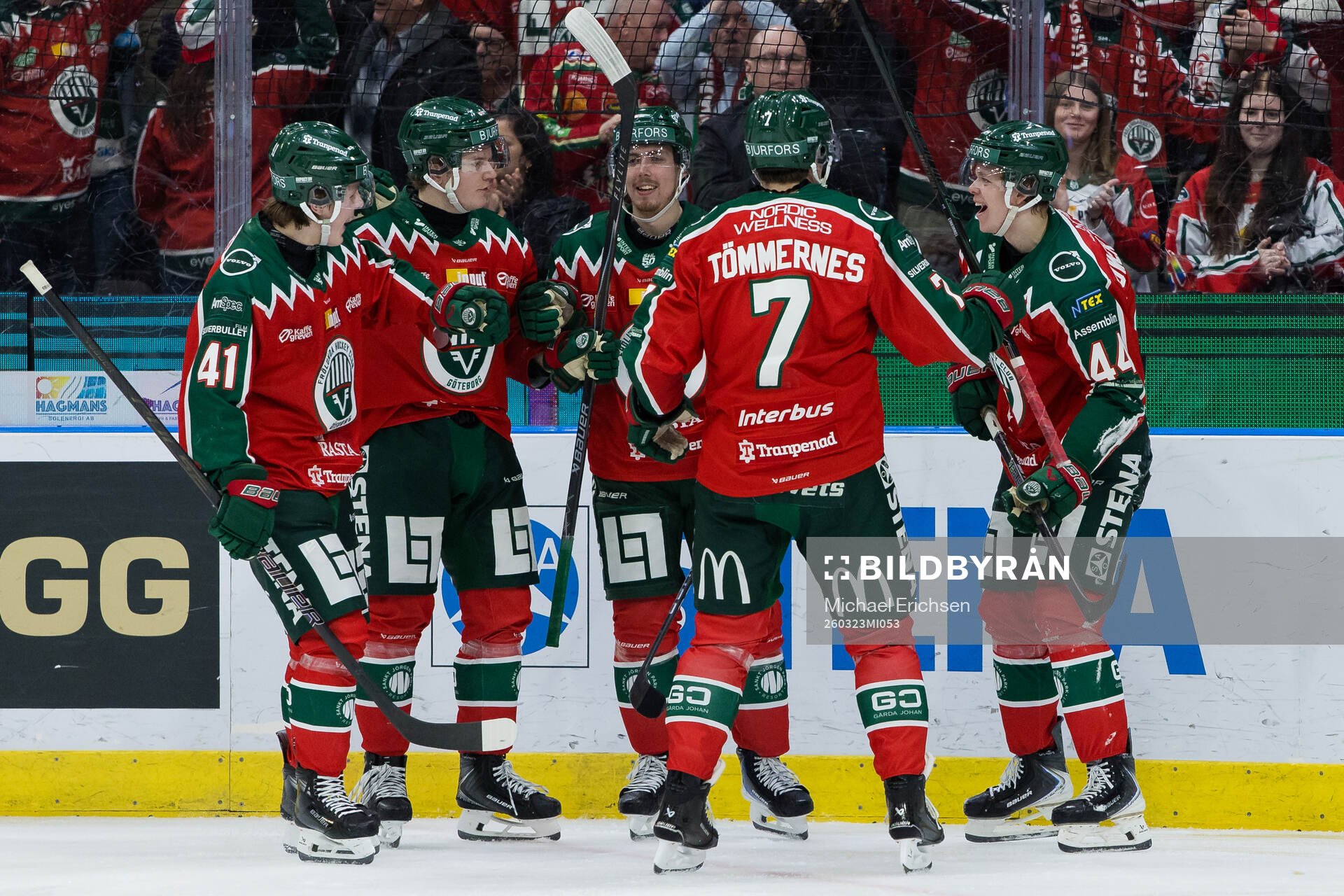 Frölundas Noah Dower Nilsson jublar med lagkamrater