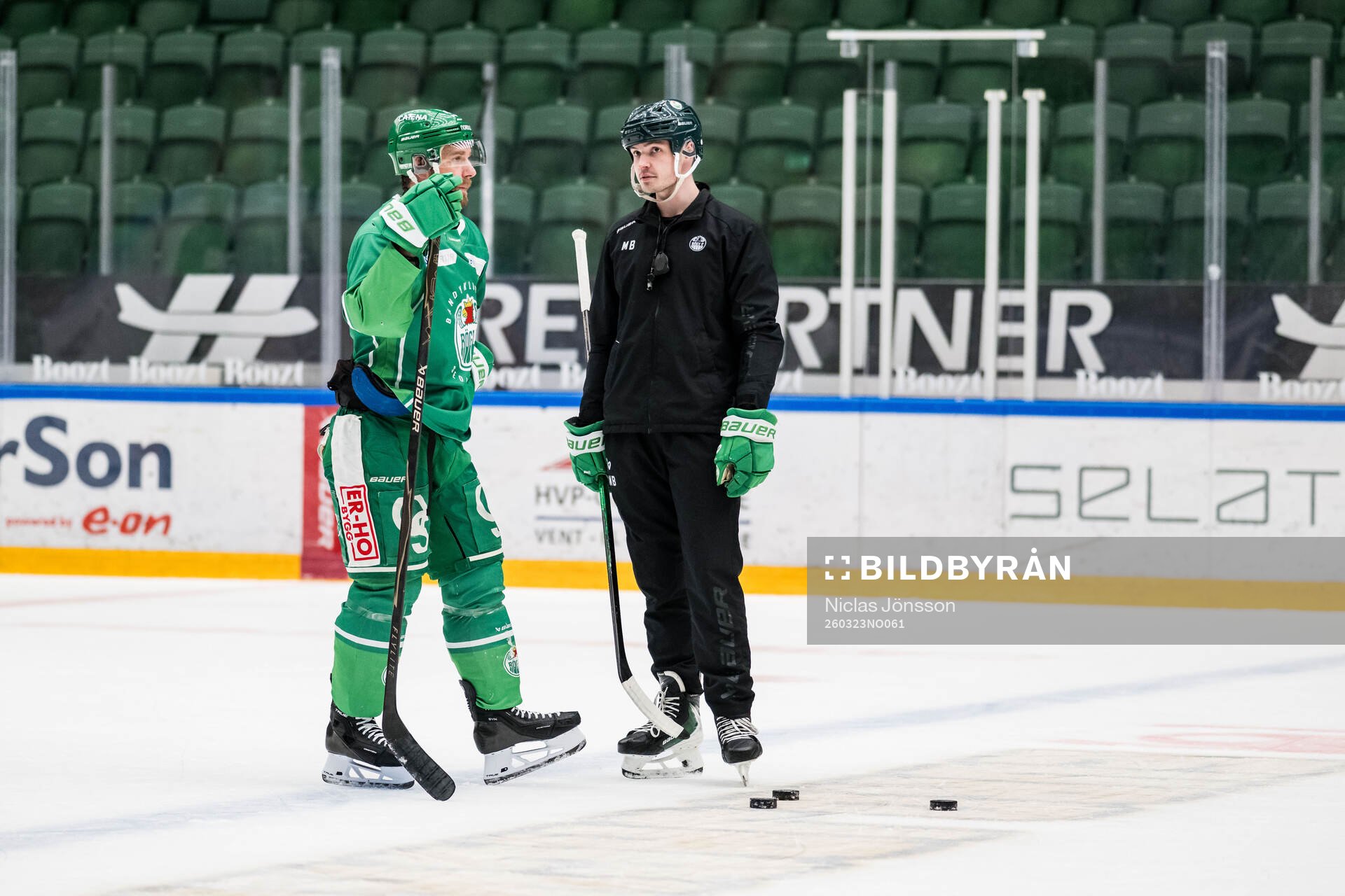 Calvin De Haan och assisterande tränare Max Bohlin