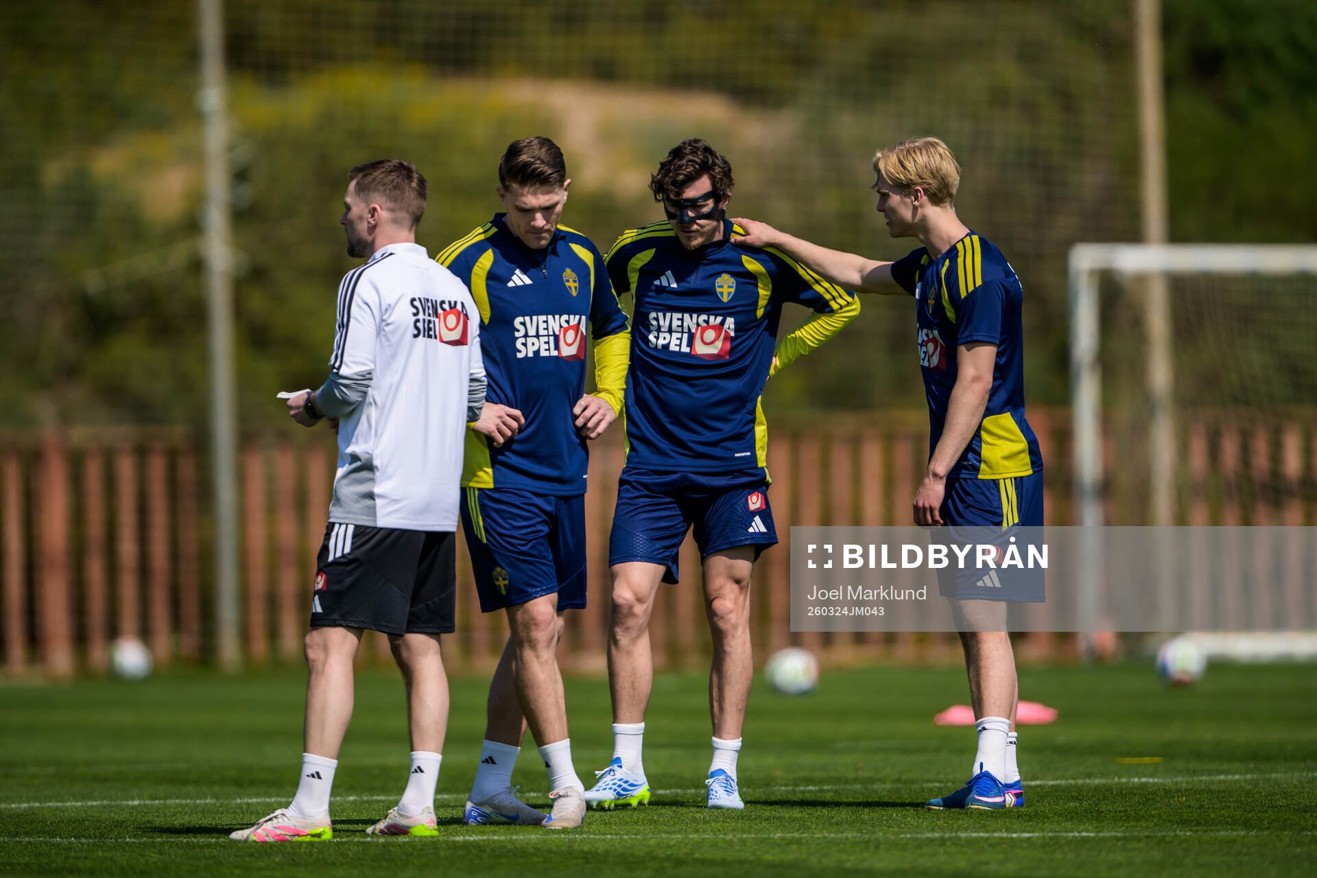 Assistant coach Sebastian Larsson, Viktor Gyökeres, Victor