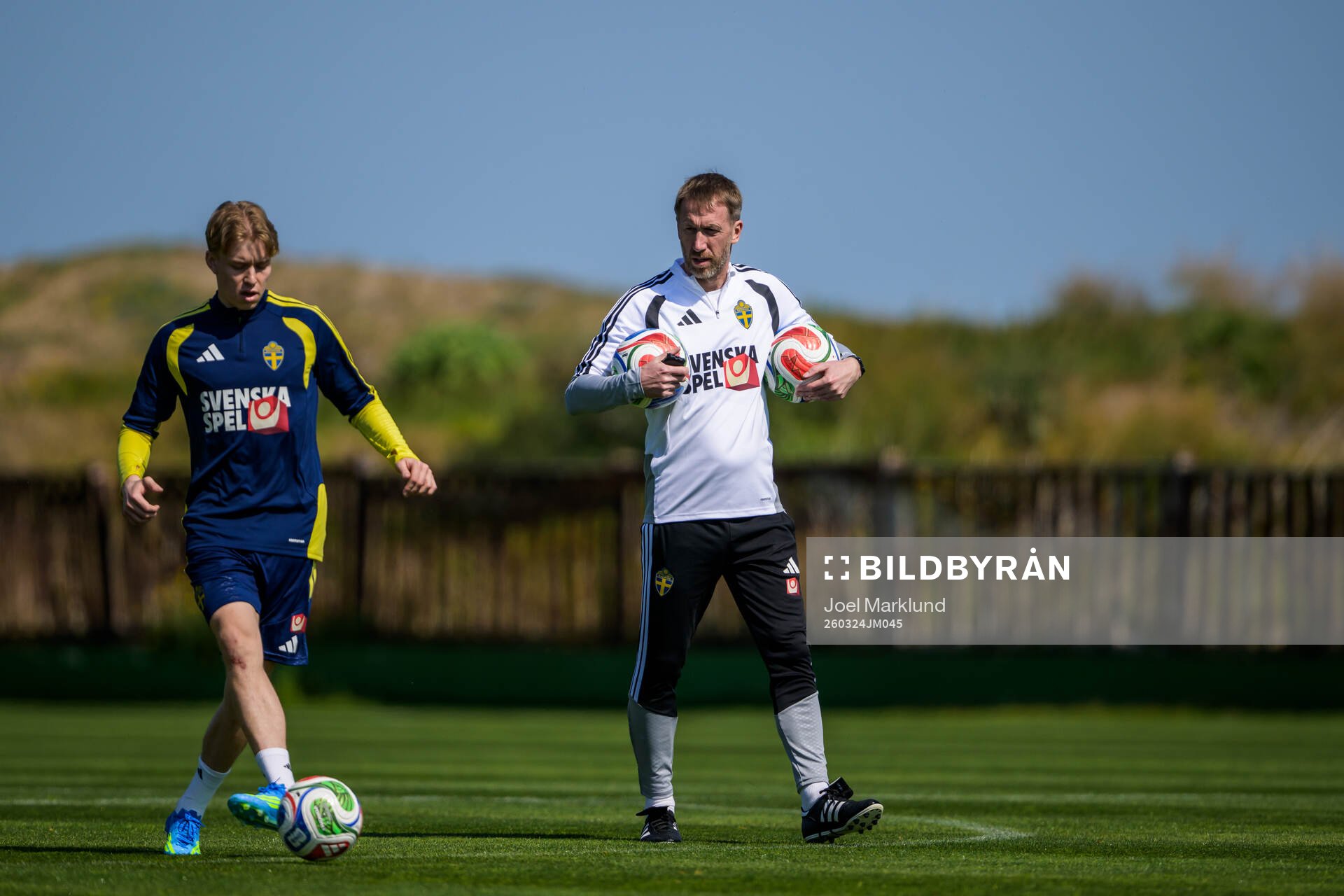 Daniel Svensson and head coach Graham Potter of the Swedish
