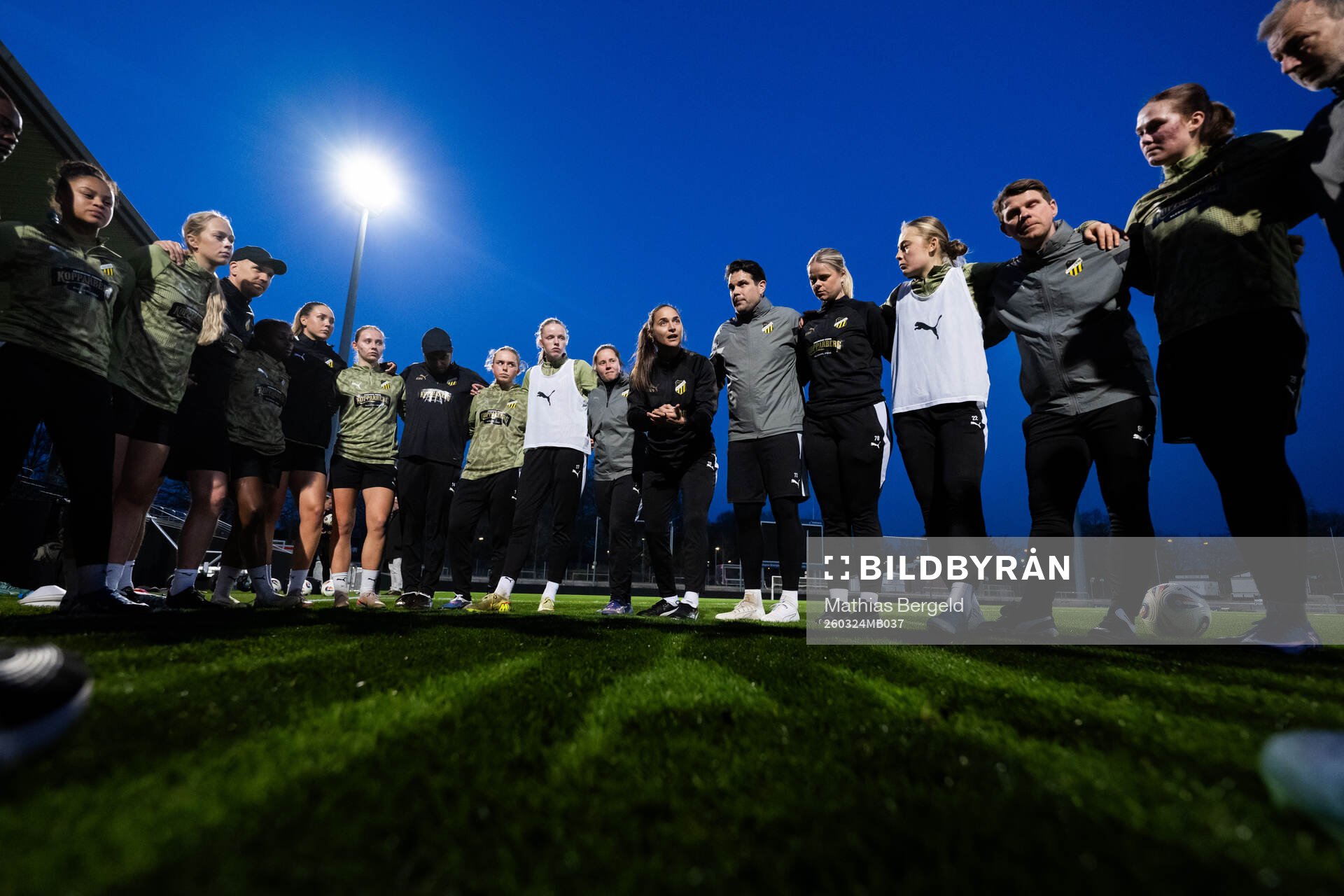 Head coach Elena Sadiku talk to the players