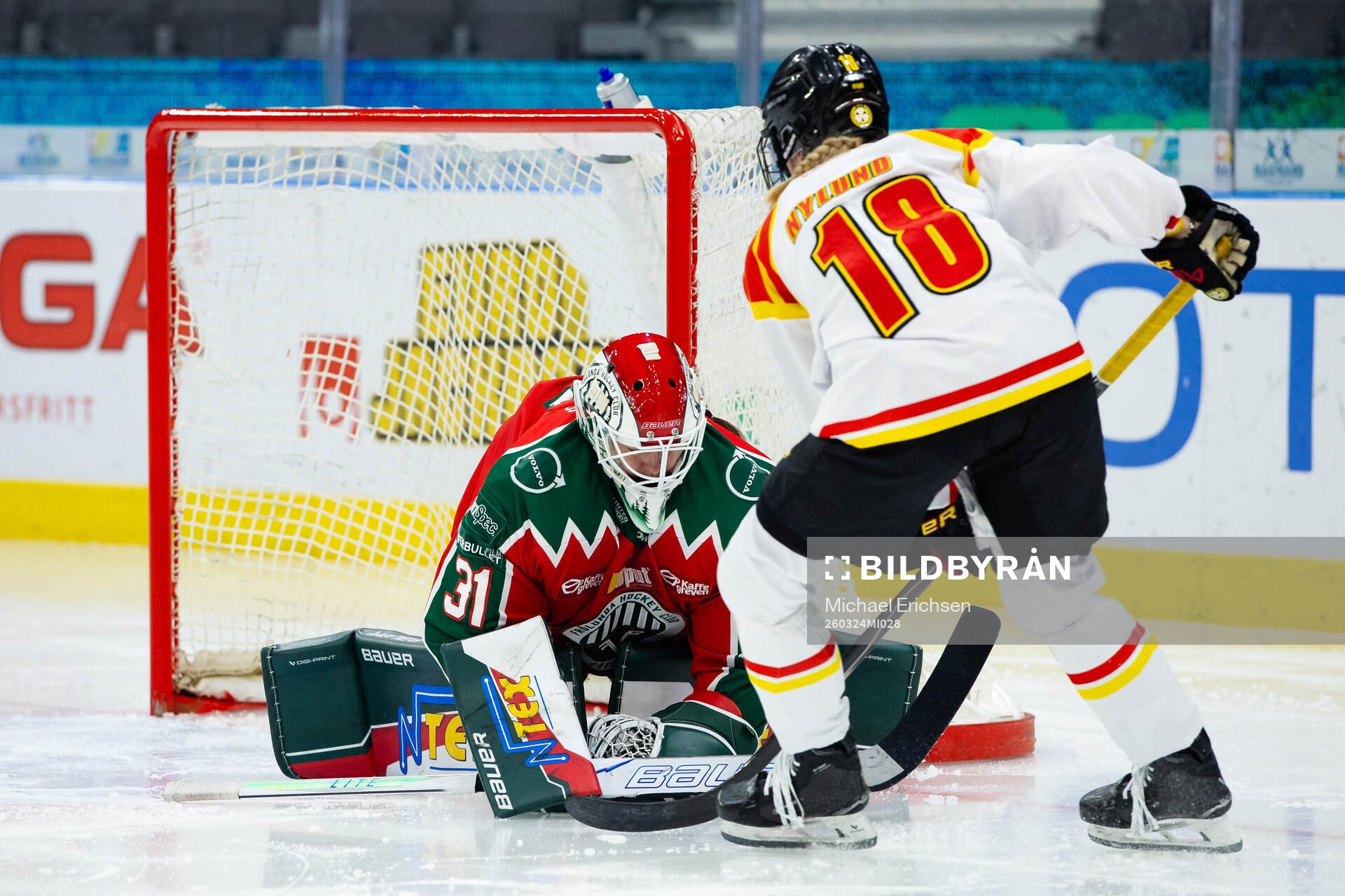 Frölundas målvakt Andrea Brändli och Brynäs Jenniina