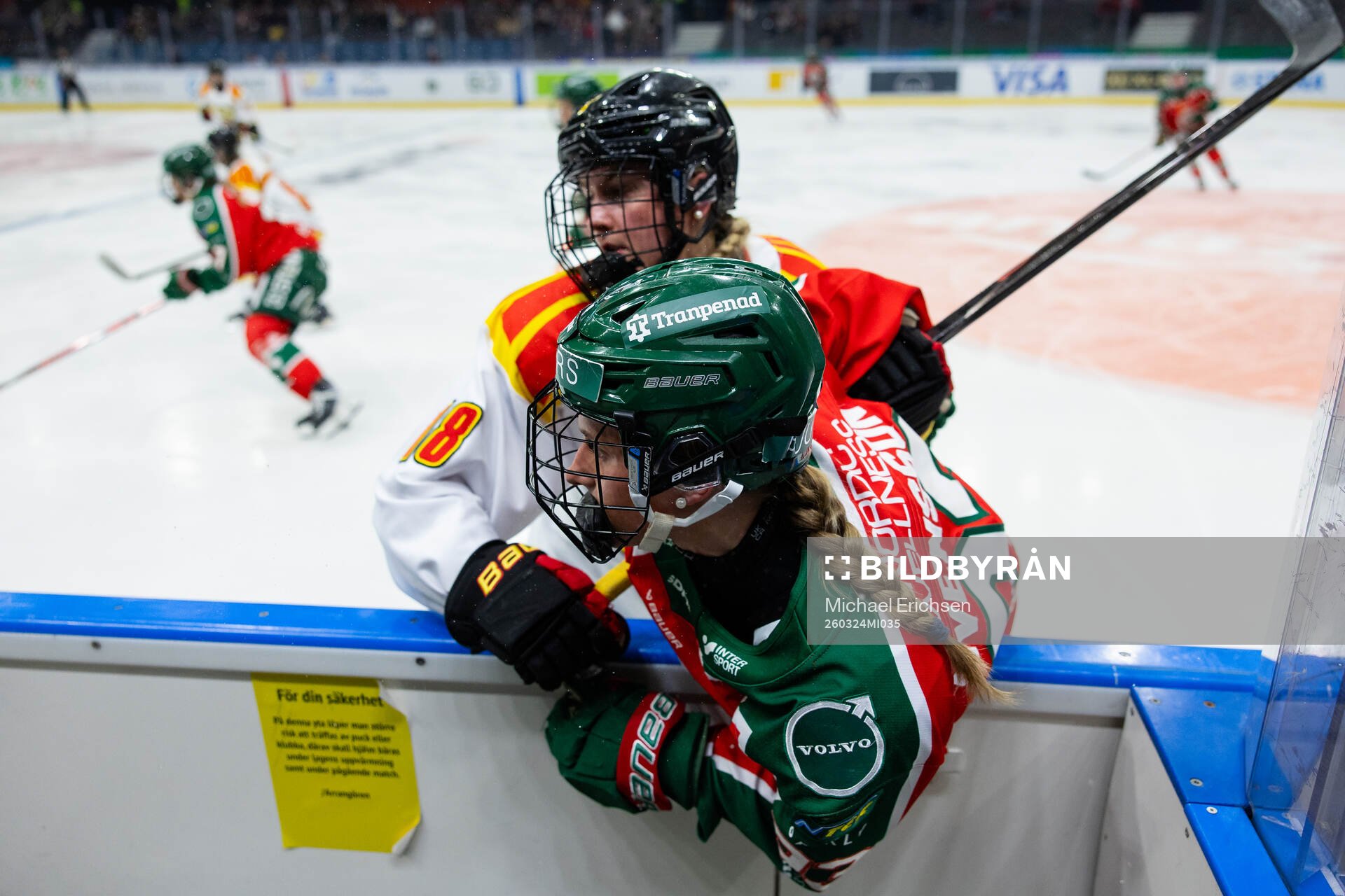 Brynäs Jenniina Nylund och Frölundas Nellie Svensson