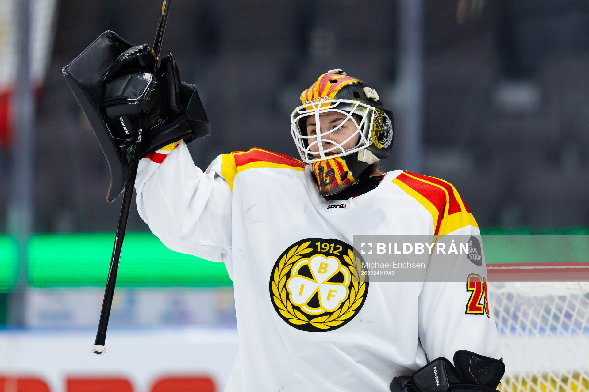 Brynäs målvakt Klara Peslarova jublar