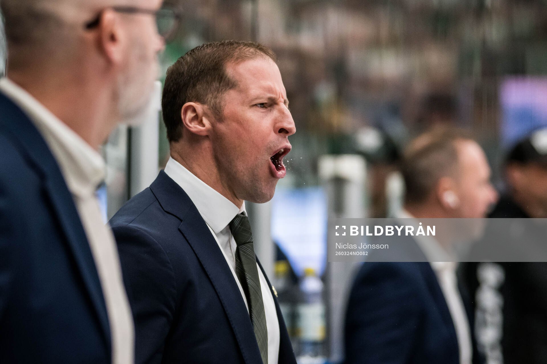 Färjestads tränare Cam Abbott reagerar