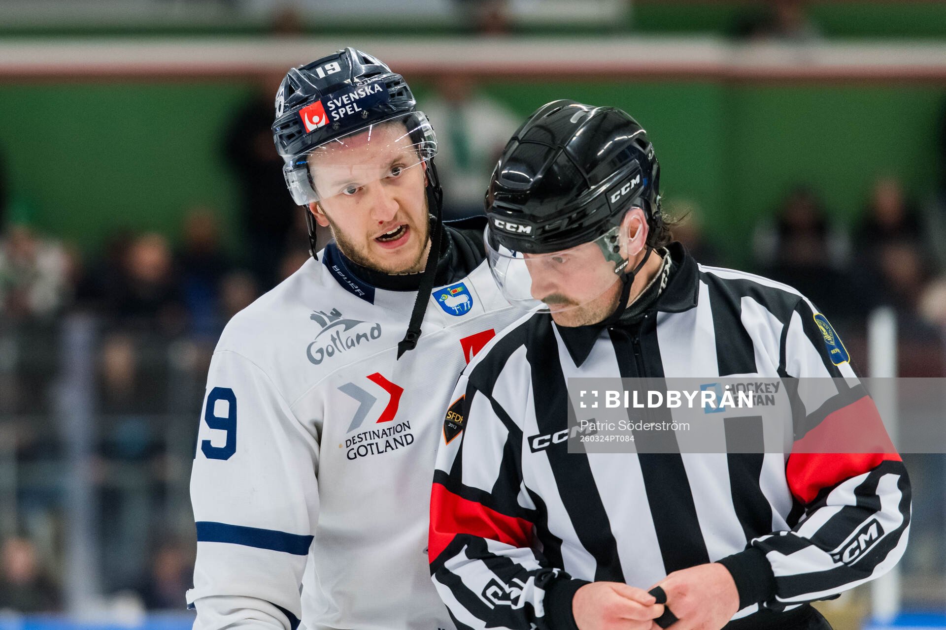 Visby Romas Hampus Engman och Domare Robin Werner