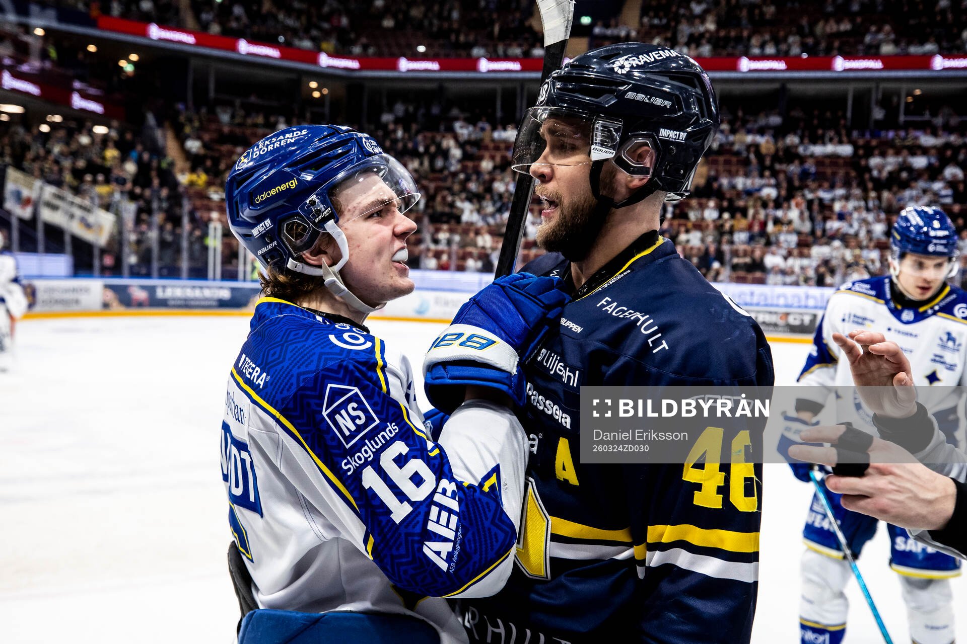 Leksands Rocky Langvardt och HV71s Joona Luoto