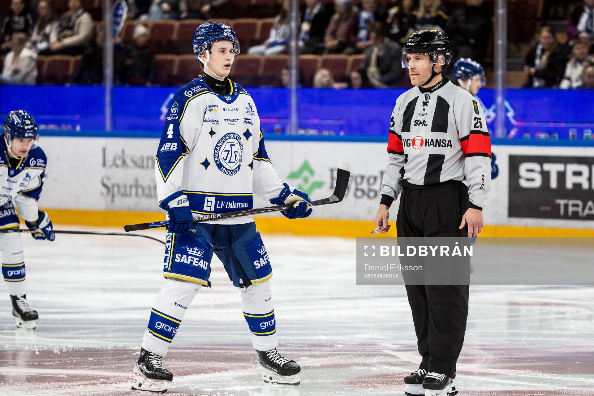 Leksands Tinus Luc Koblar och Domare Tobias Björk