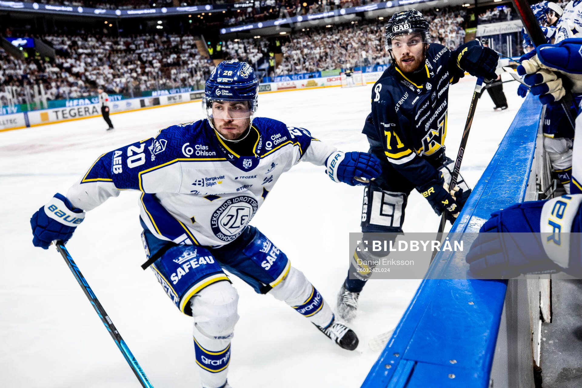 Leksands Nolan Stevens oc HV71s William Ignberg Nilsson