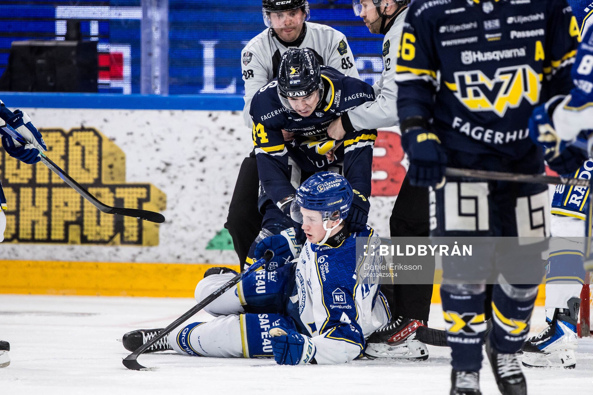 HV71s Hugo Fransson och Leksands Tinus Luc Koblar