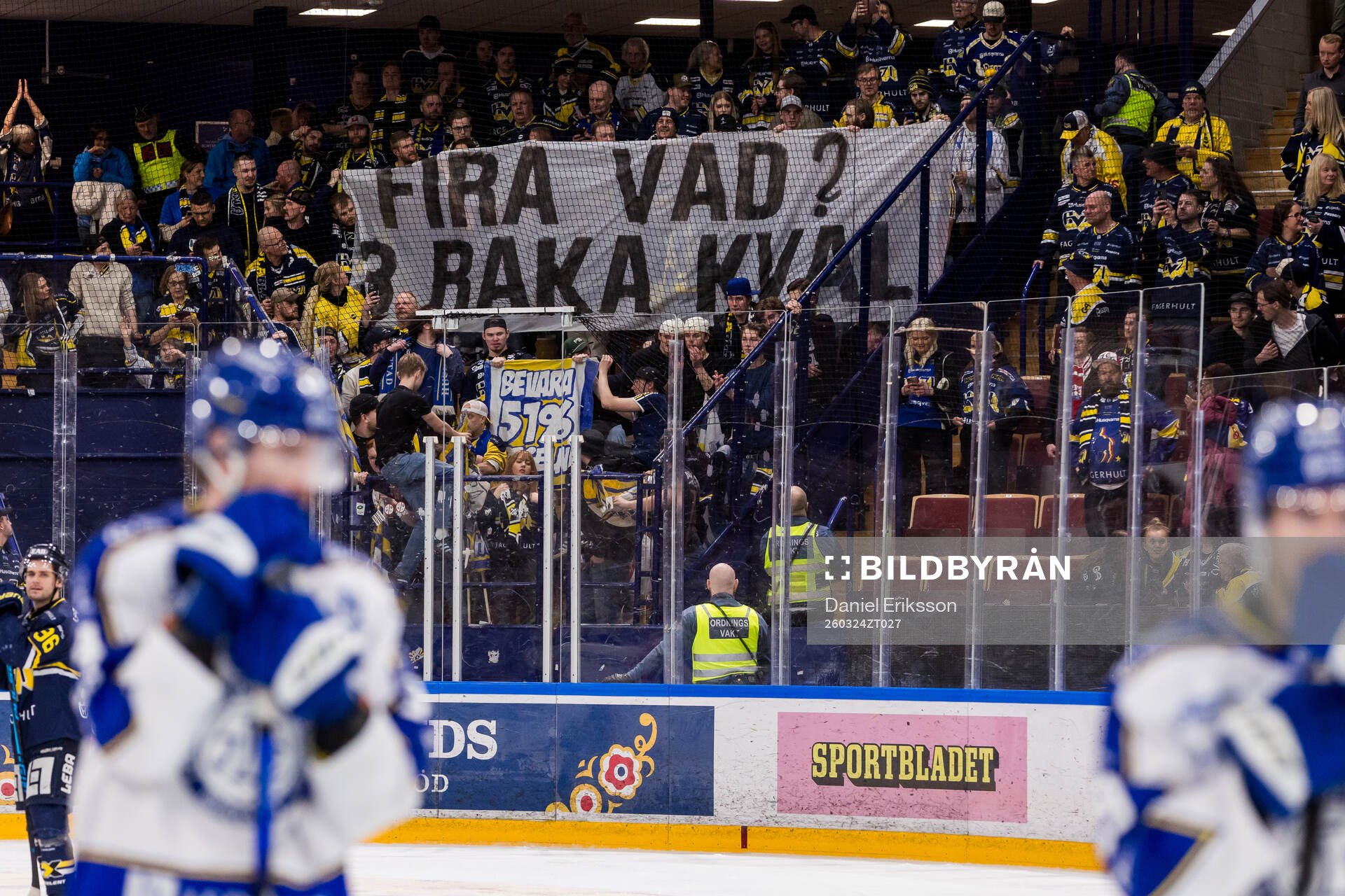 HV71s supportrar på läktaren