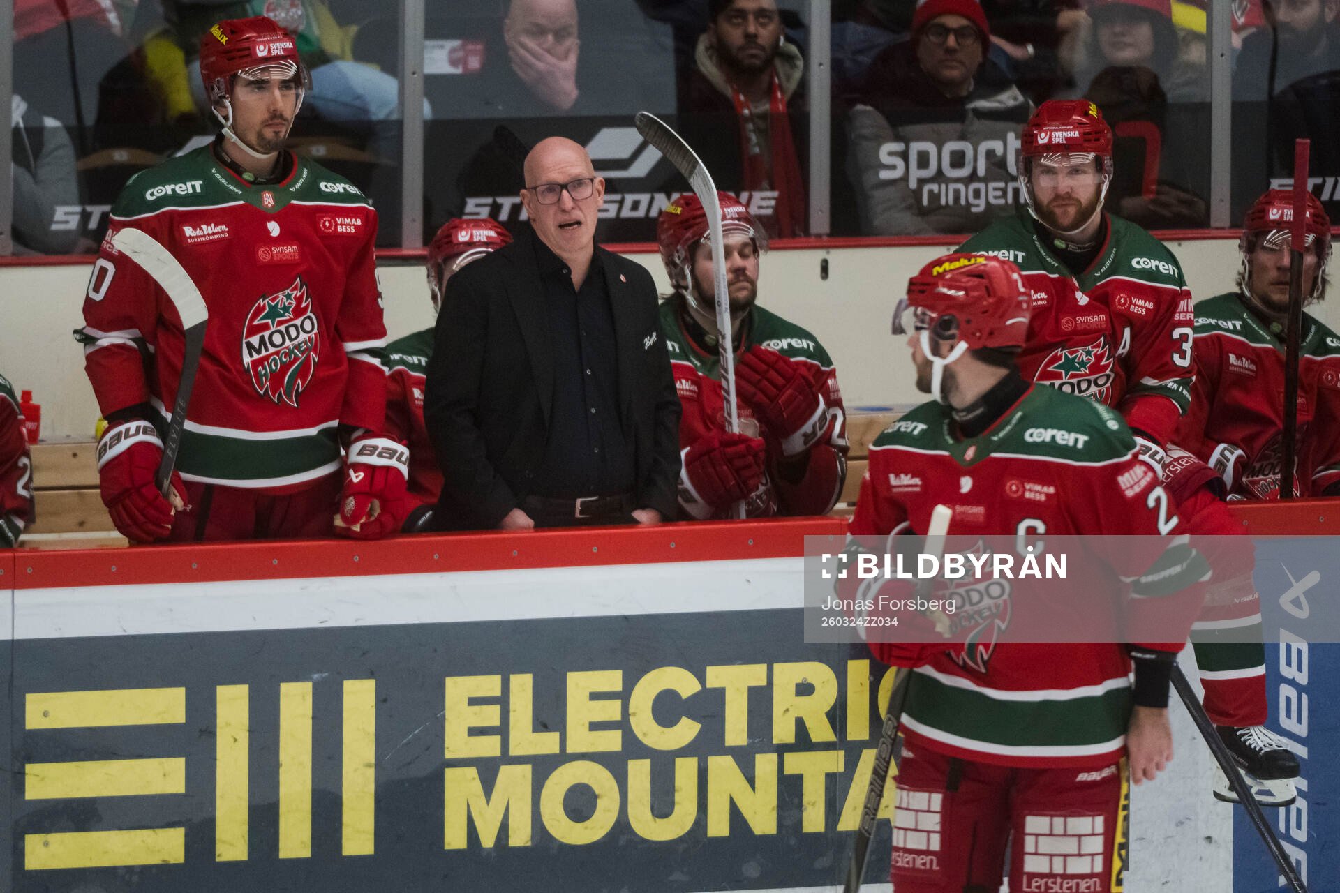 Modos huvudtränare Fredrik Andersson