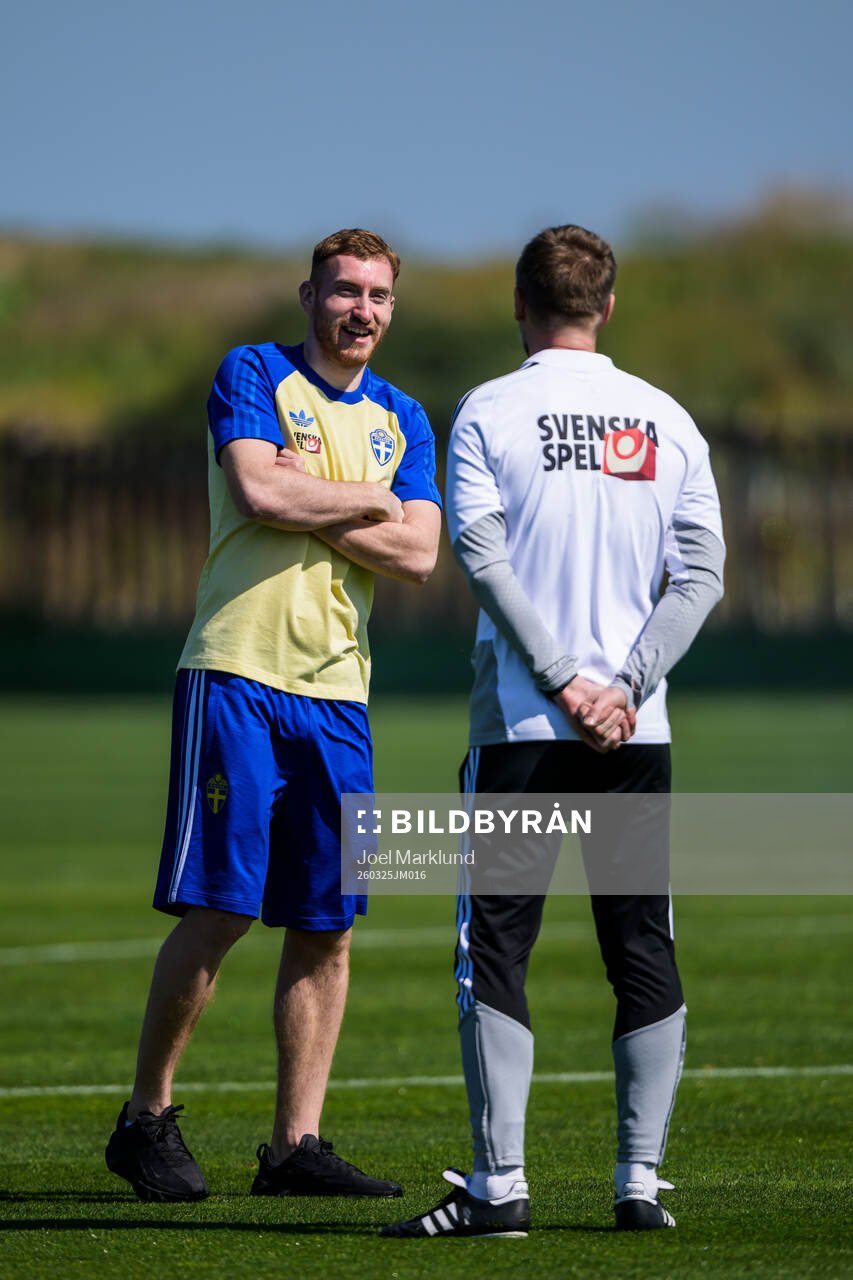 Injured player Dejan Kulusevski and head coach Graham