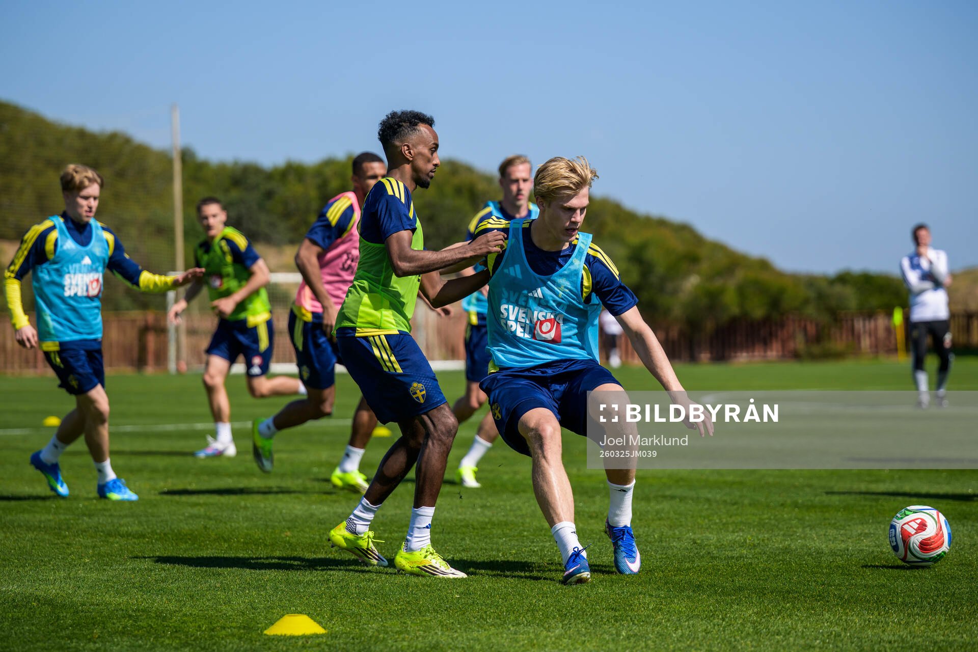 Taha Abdi Ali and Lucas Bergvall of the Swedish national