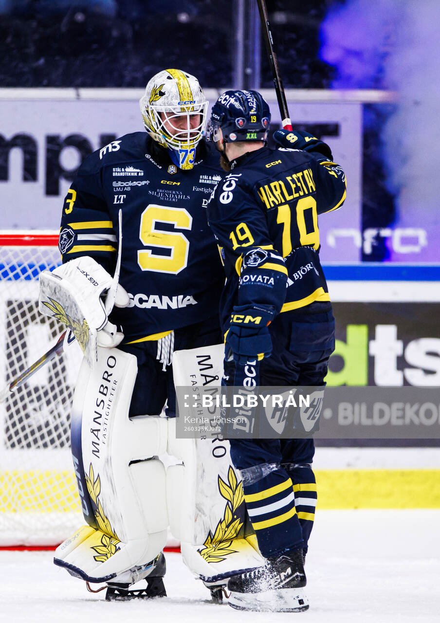 Södertäljes målvakt Love Härenstam och Hampus Harlestam