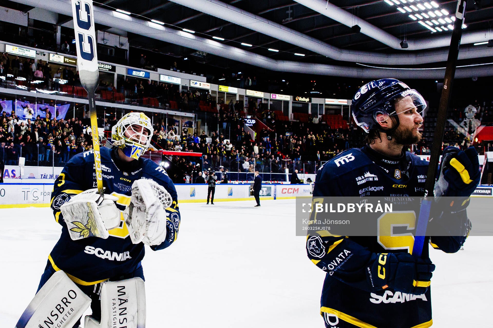 Södertäljes målvakt Love Härenstam och Daniel Norbe