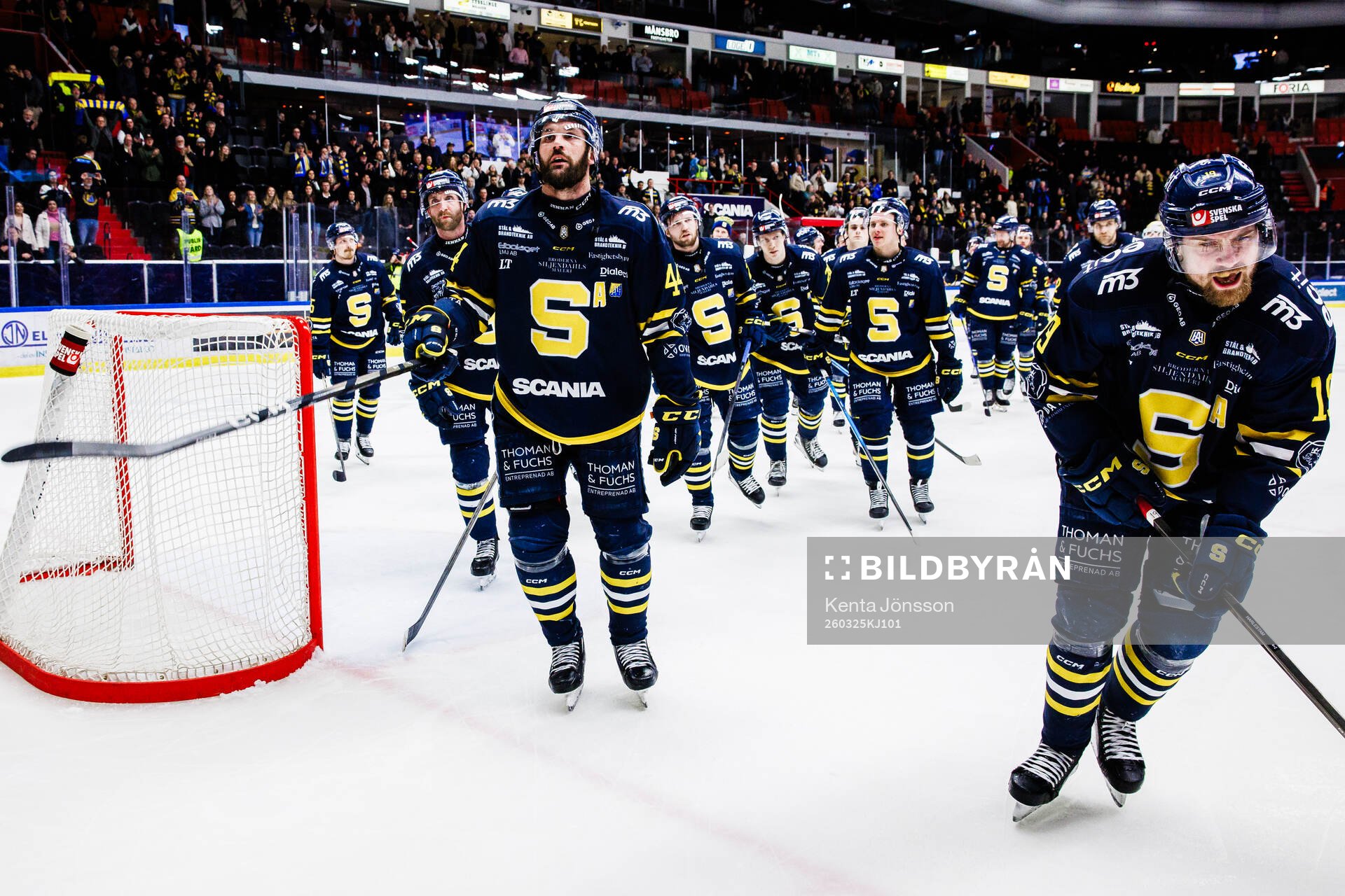 Södertäljes Niklas Arell och Hampus Harlestam jublar