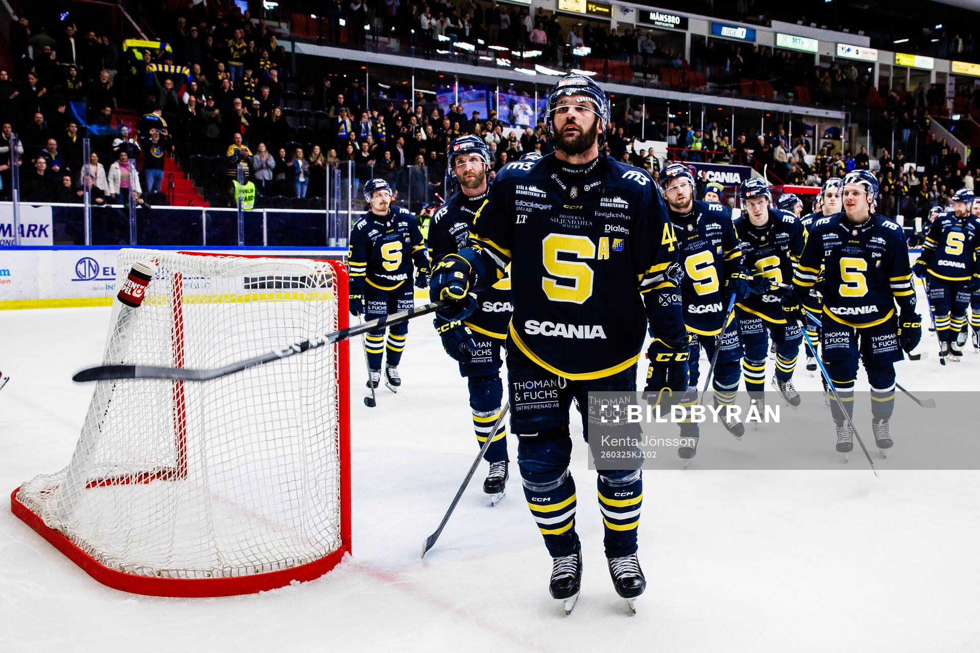 Södertäljes Niklas Arell jublar