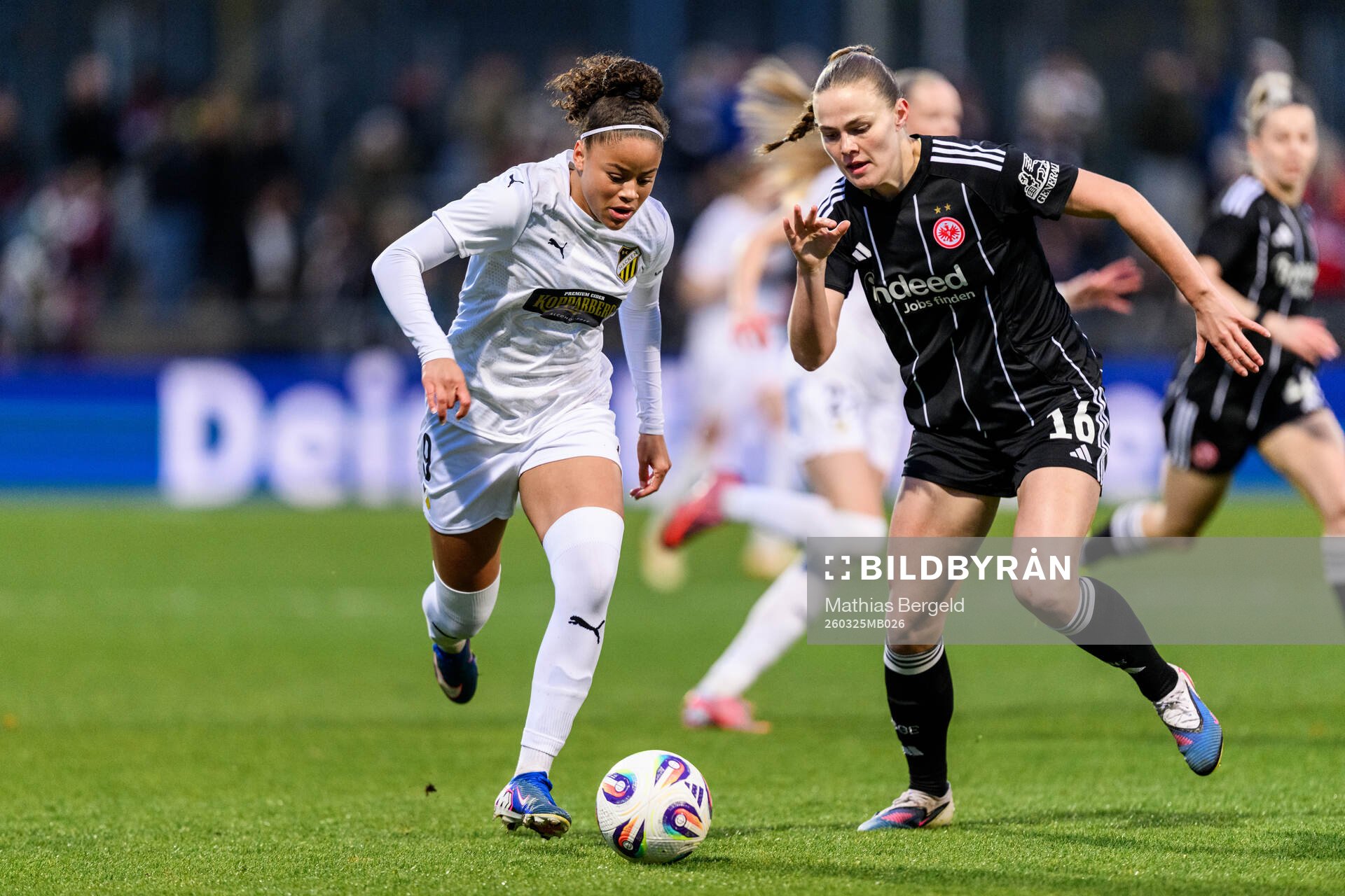 Felicia Schröder of Häcken and Marthine Østenstad of