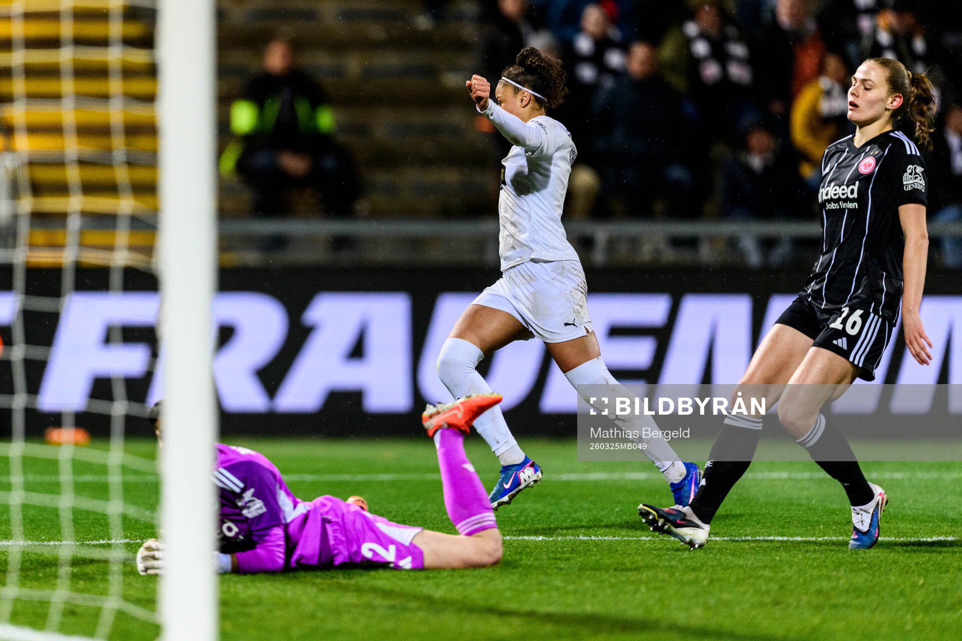 Felicia Schröder of Häcken celebrates scoring 0-3