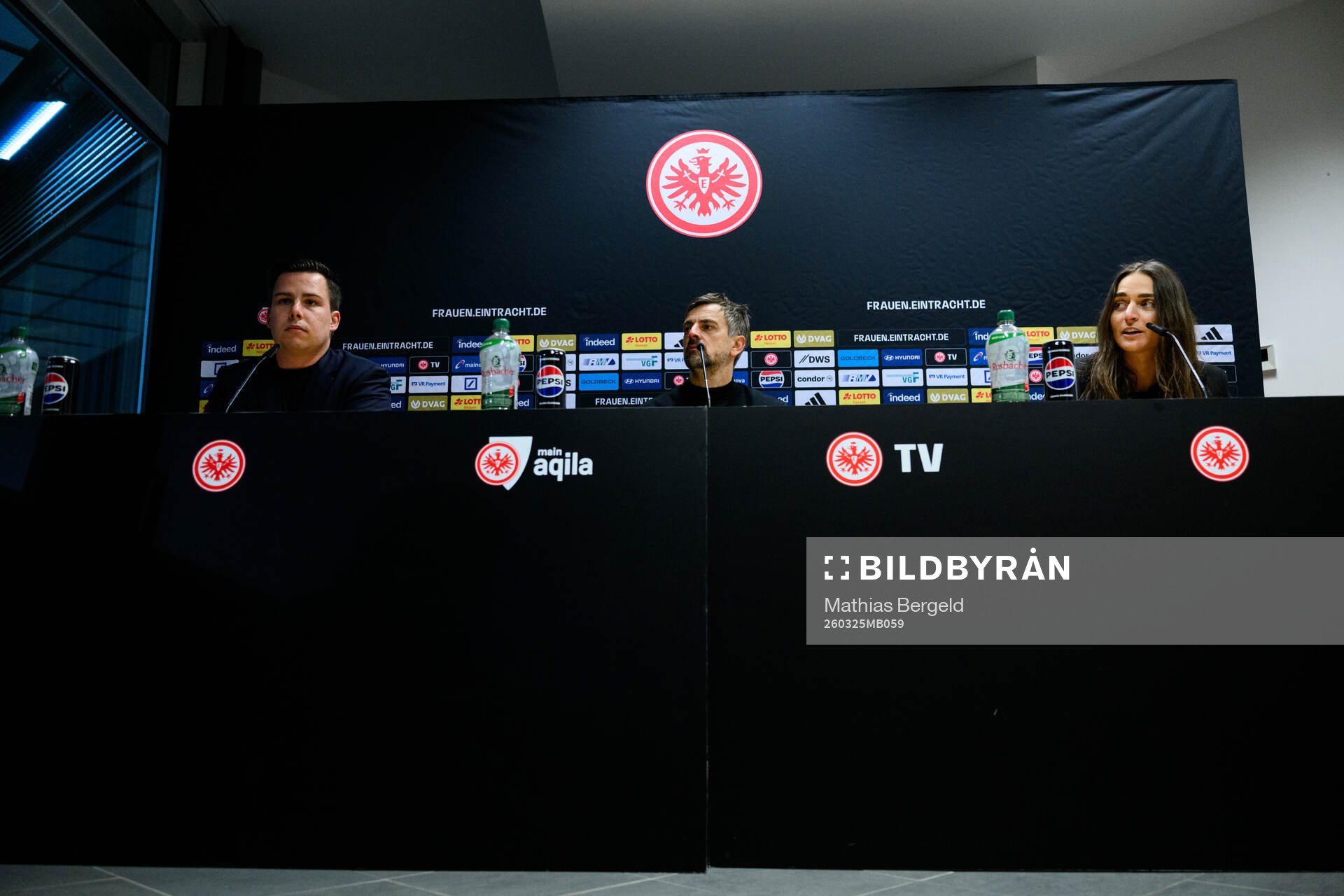 Coach Nikolaos Arnautis of Eintracht Frankfurt and coach