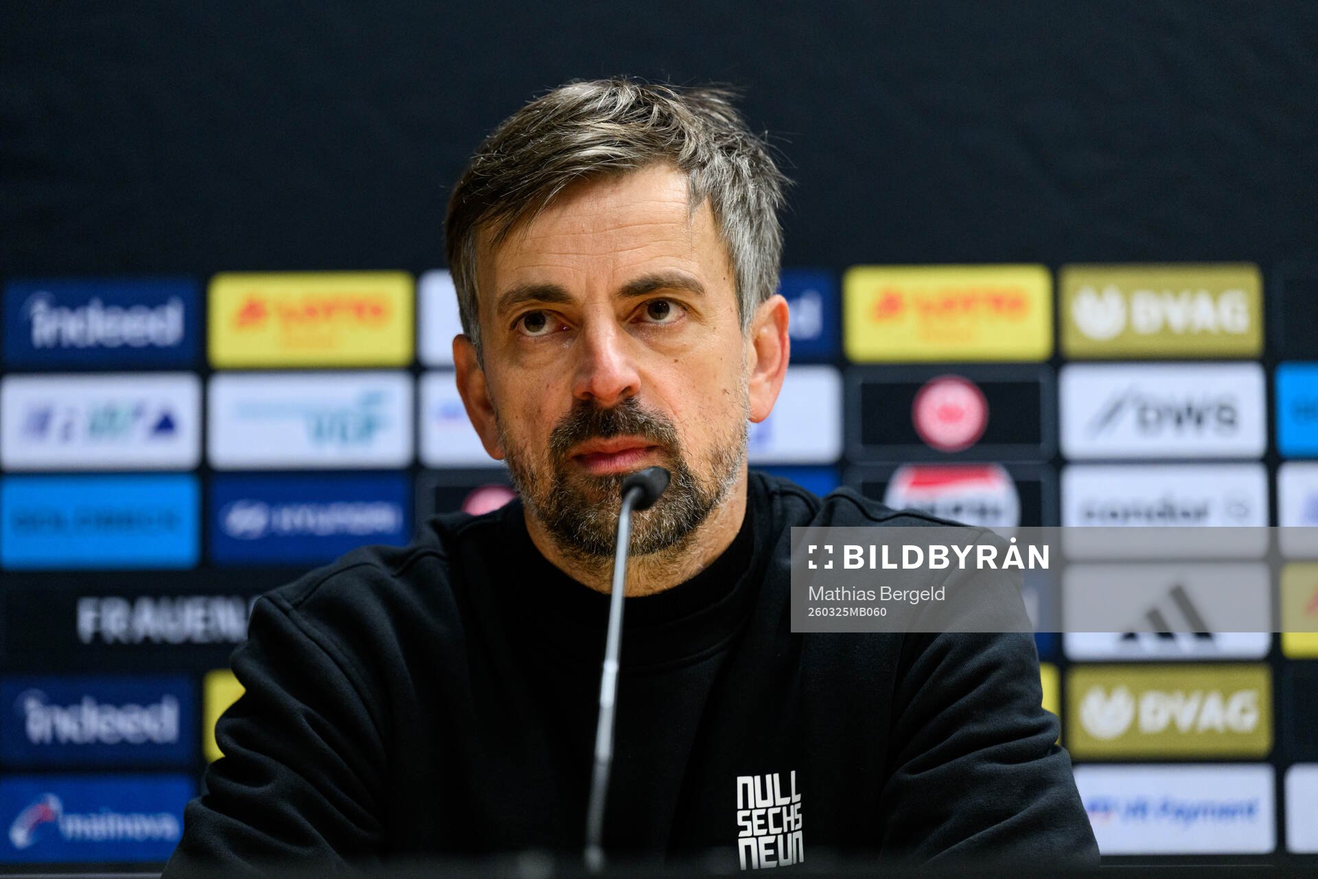 Coach Nikolaos Arnautis of Eintracht Frankfurt