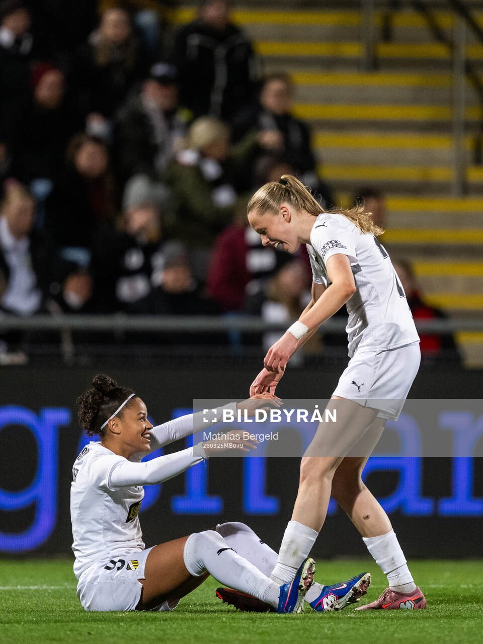 Felicia Schröder and Thelma Palmadottir of Häcken
