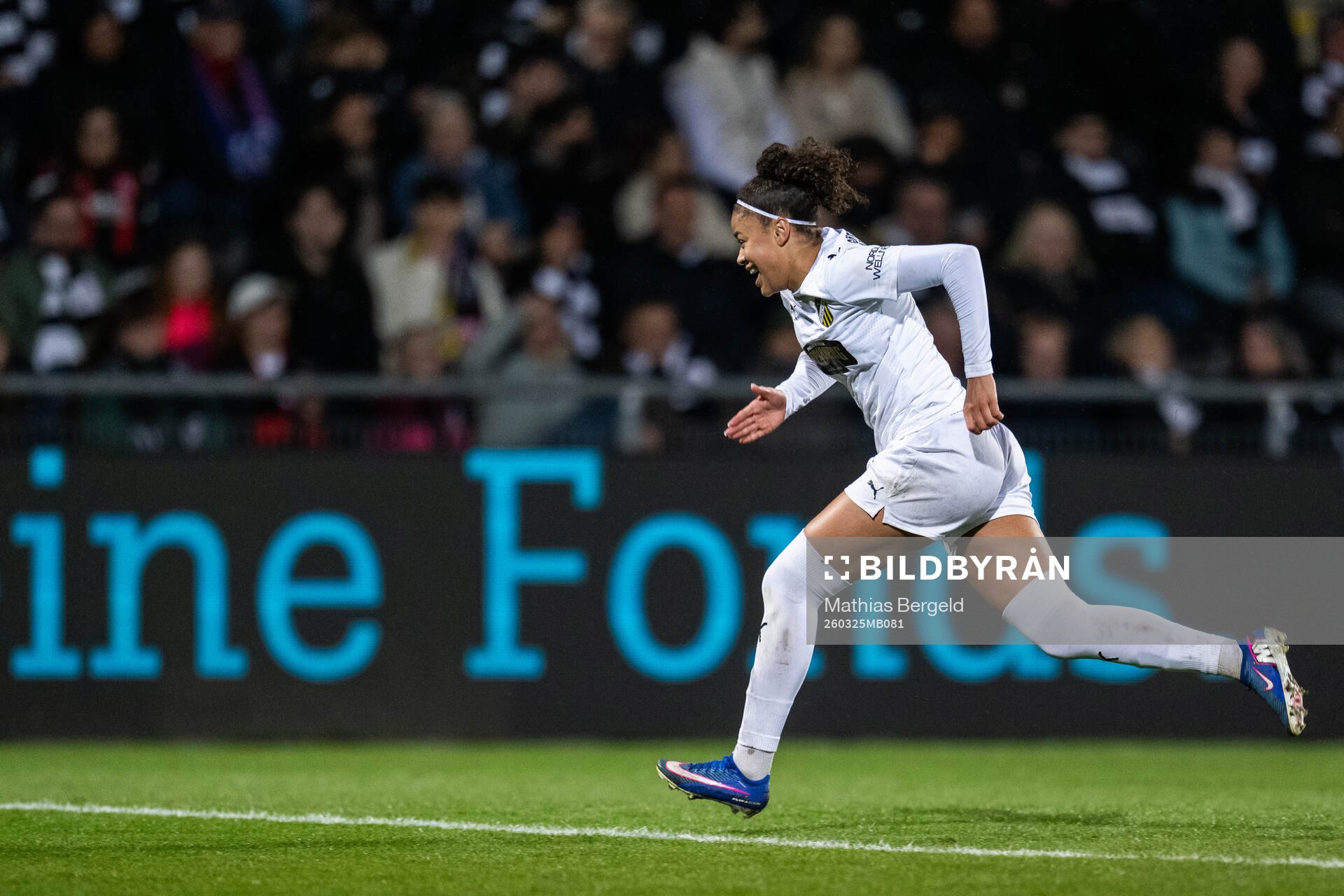 Felicia Schröder of Häcken celebrates