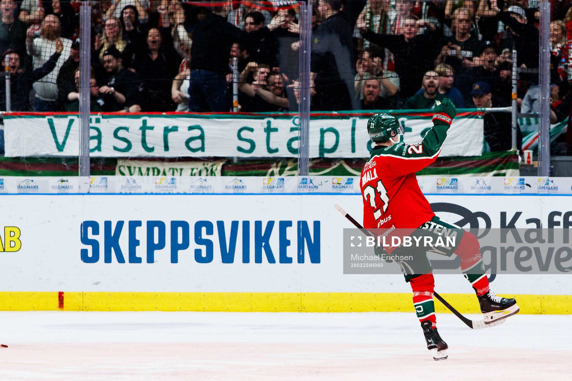 Frölundas Jere Innala jublar
