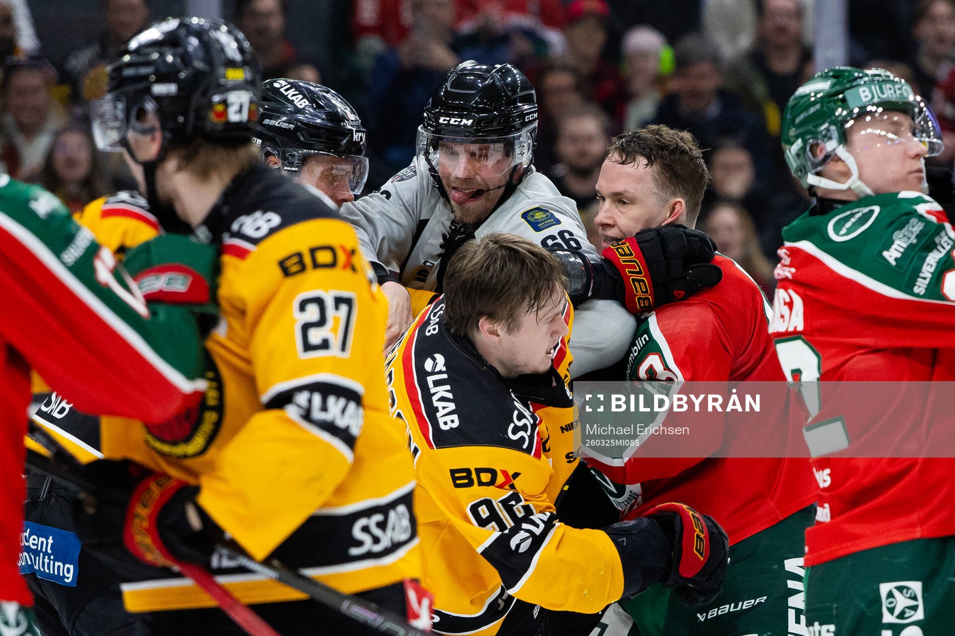 Frölundas Tom Nilsson i fight med Luleås Pontus Andreasson